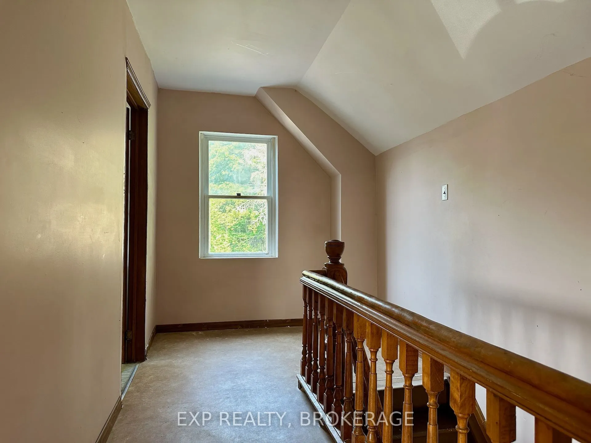 2295 SYDENHAM Road