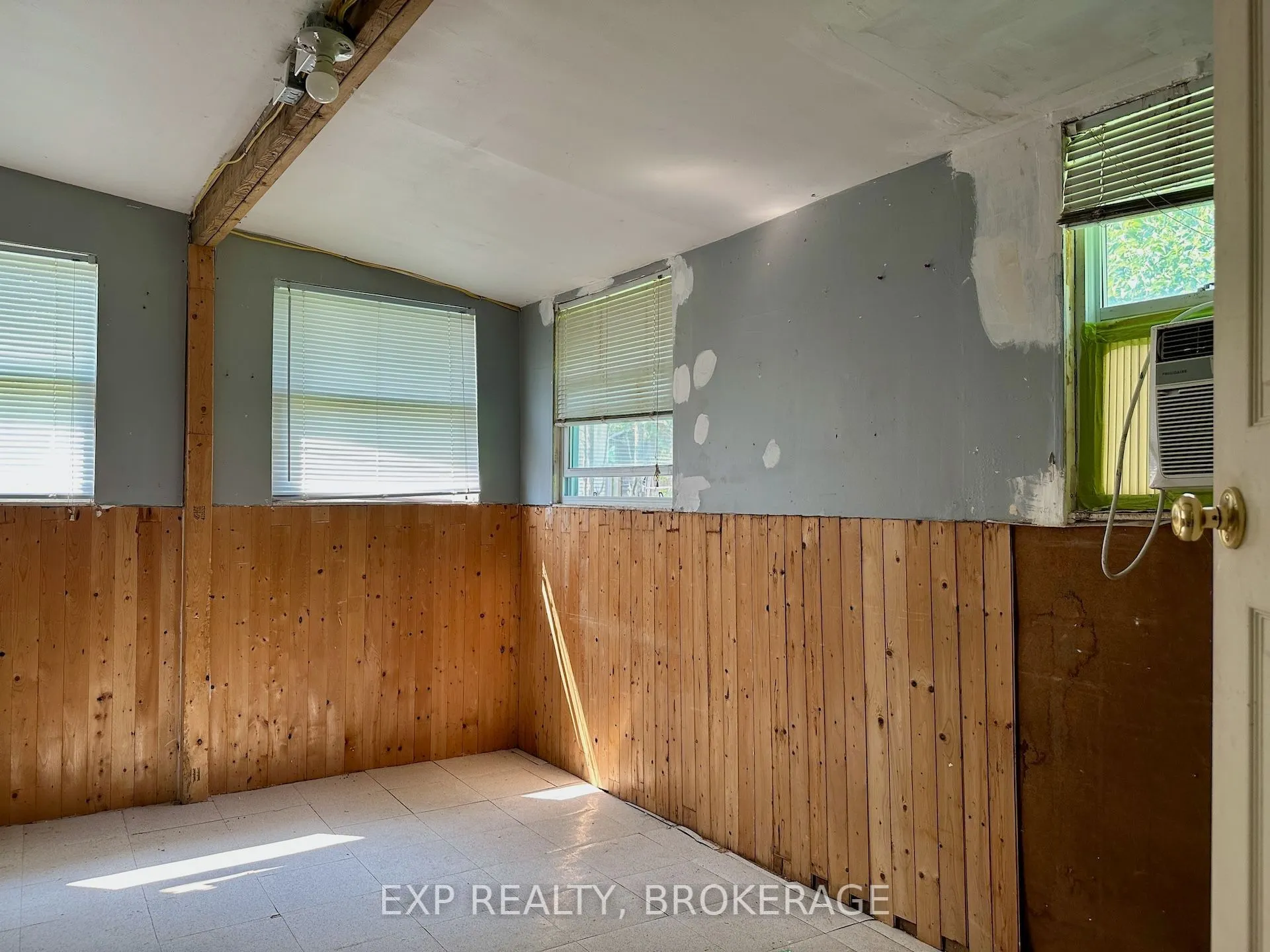 2295 SYDENHAM Road