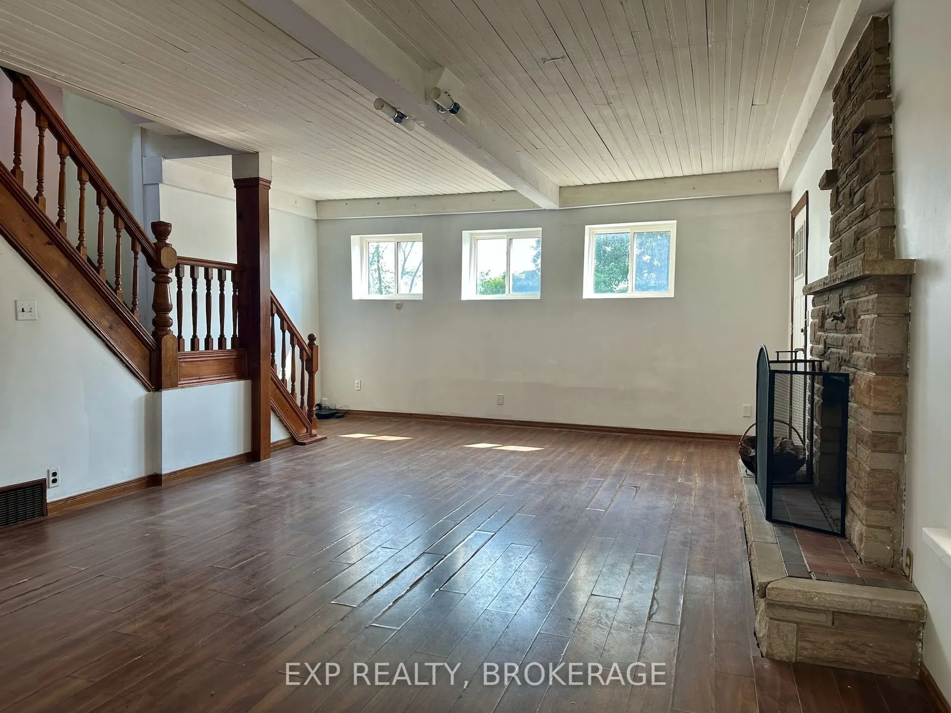 2295 SYDENHAM Road