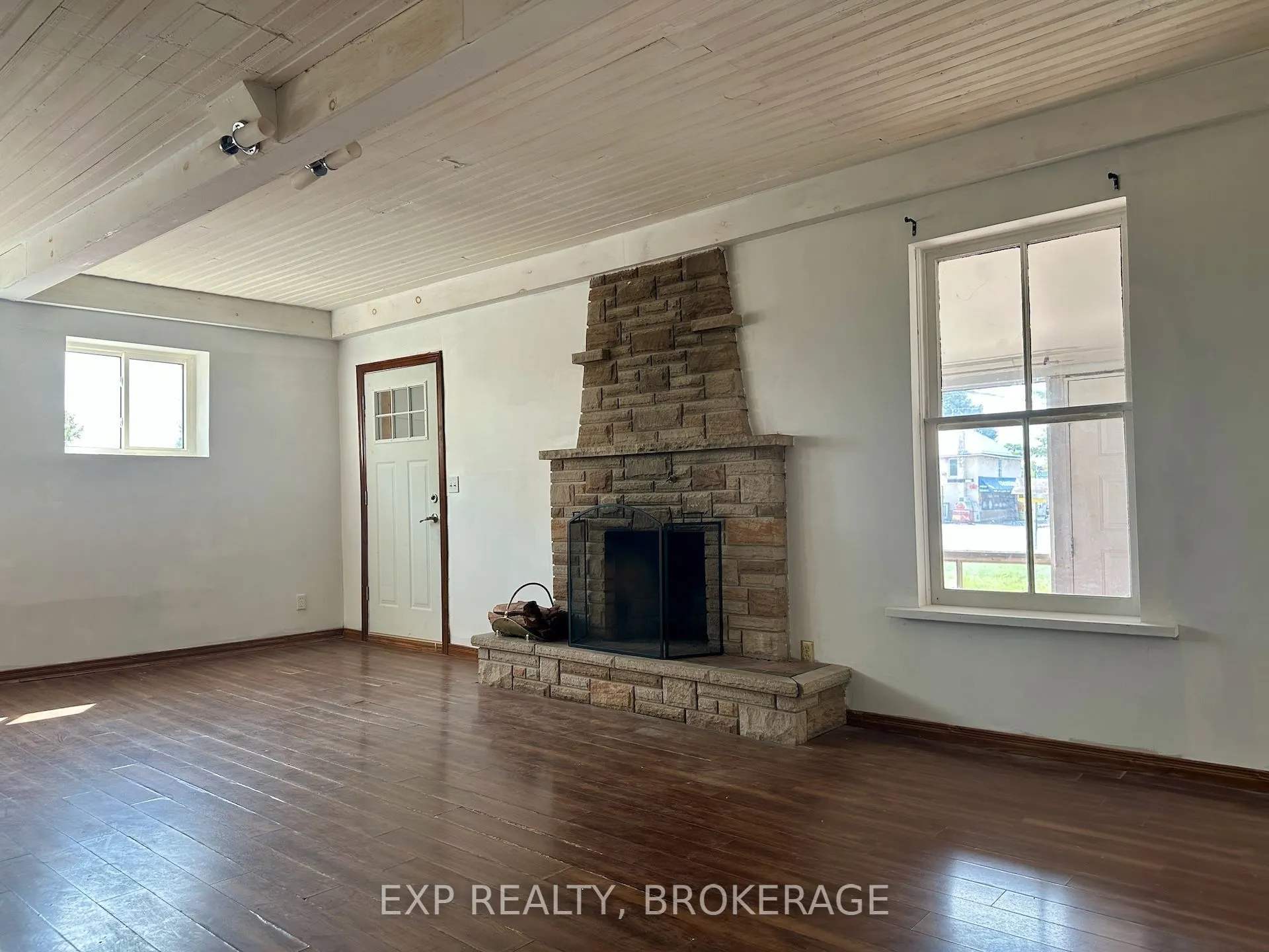 2295 SYDENHAM Road