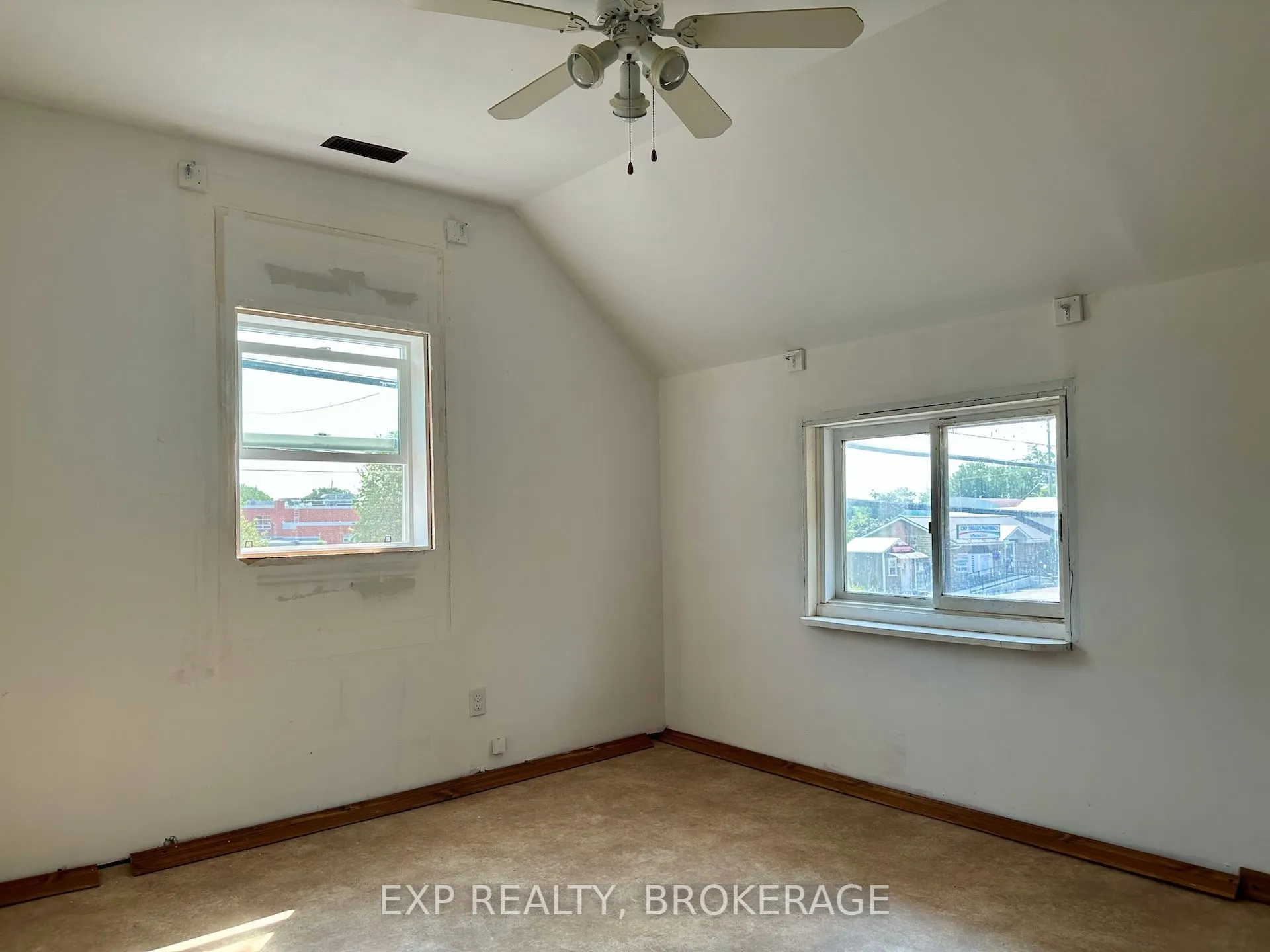 2295 SYDENHAM Road