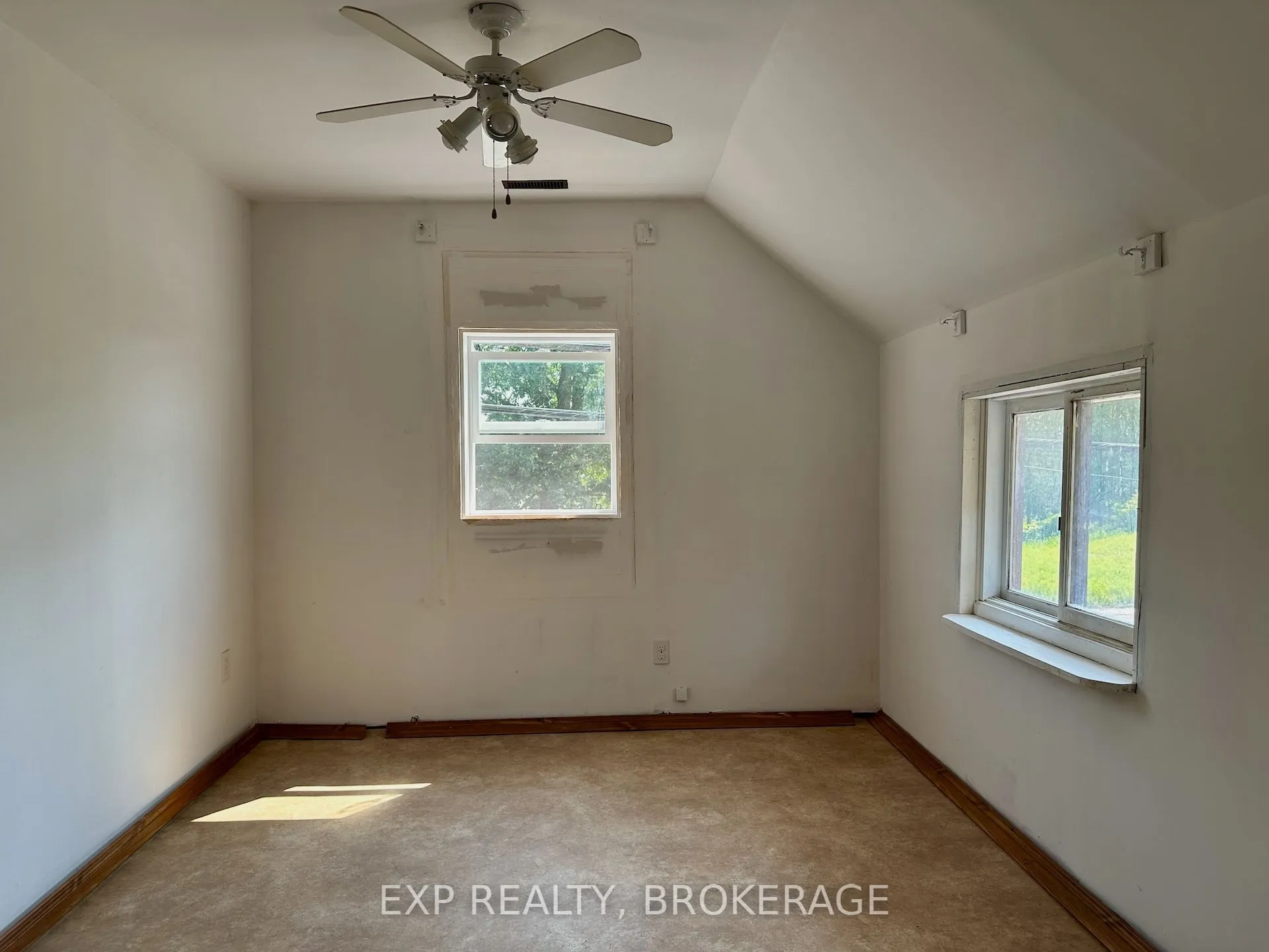 2295 SYDENHAM Road