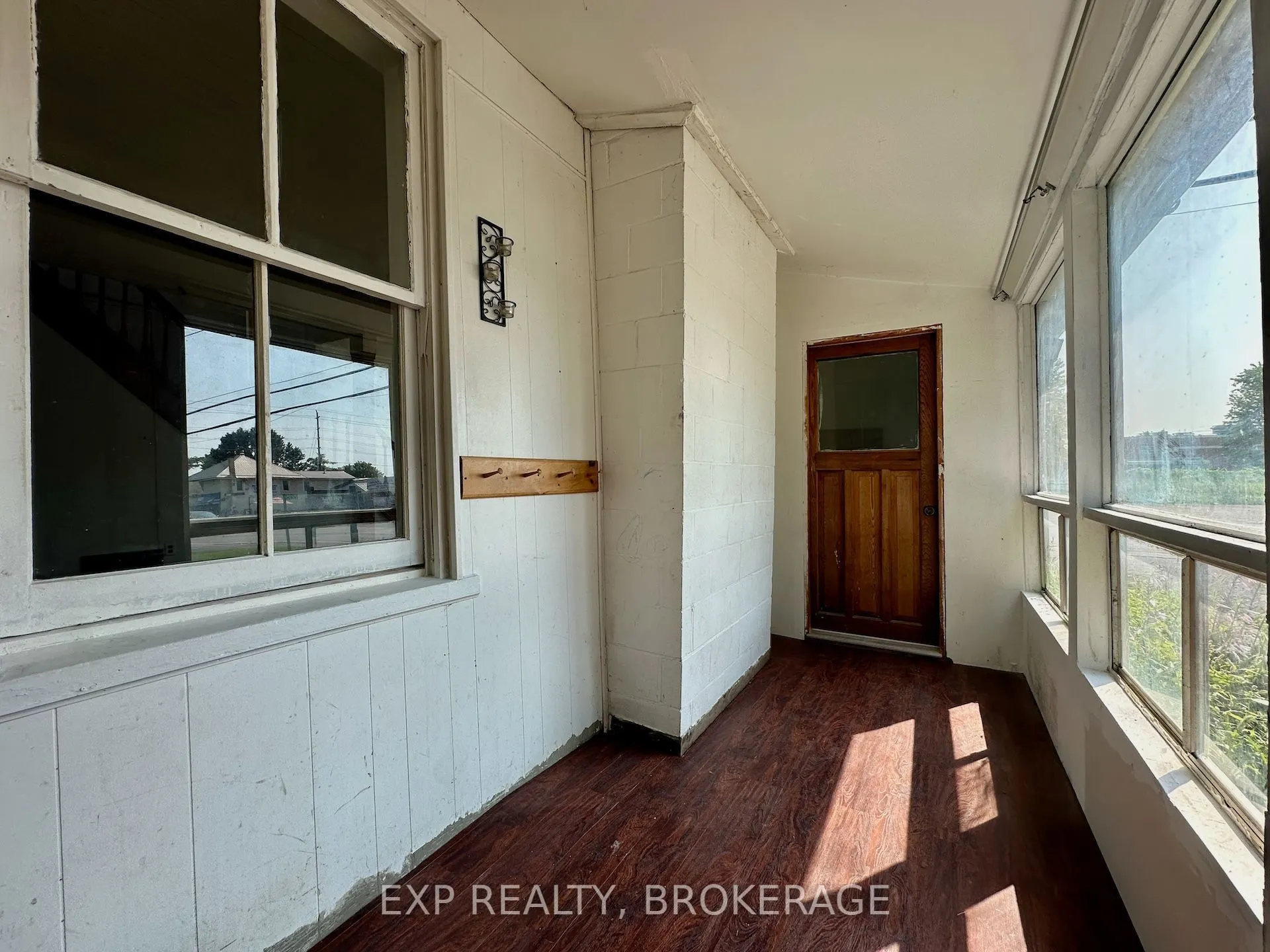 2295 SYDENHAM Road