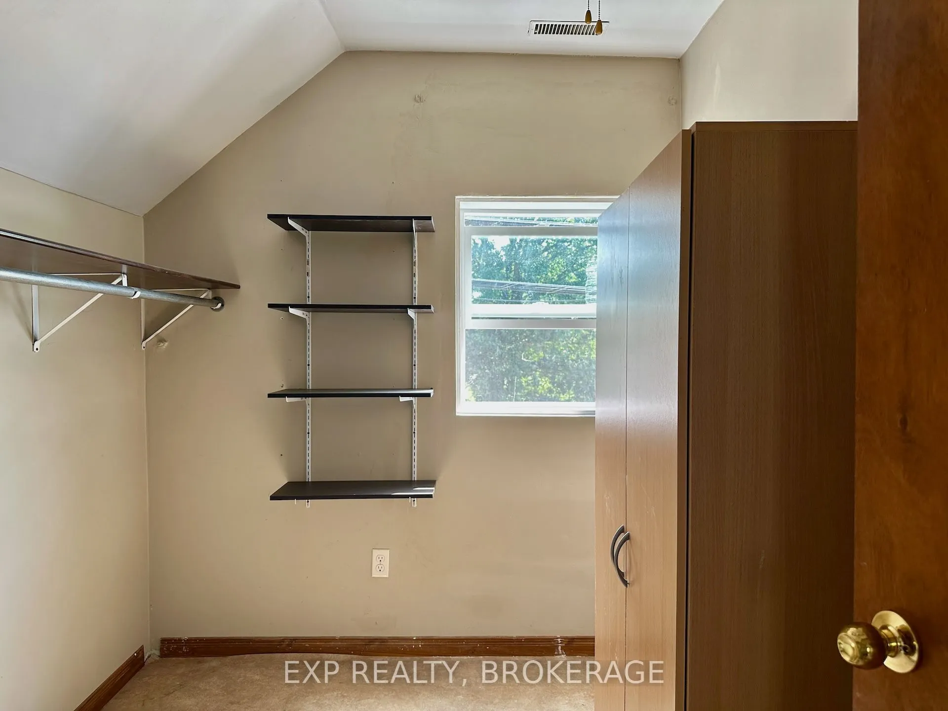 2295 SYDENHAM Road