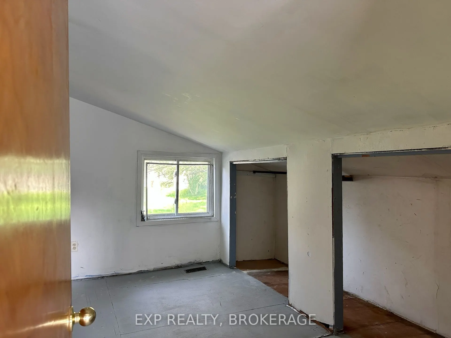 2295 SYDENHAM Road