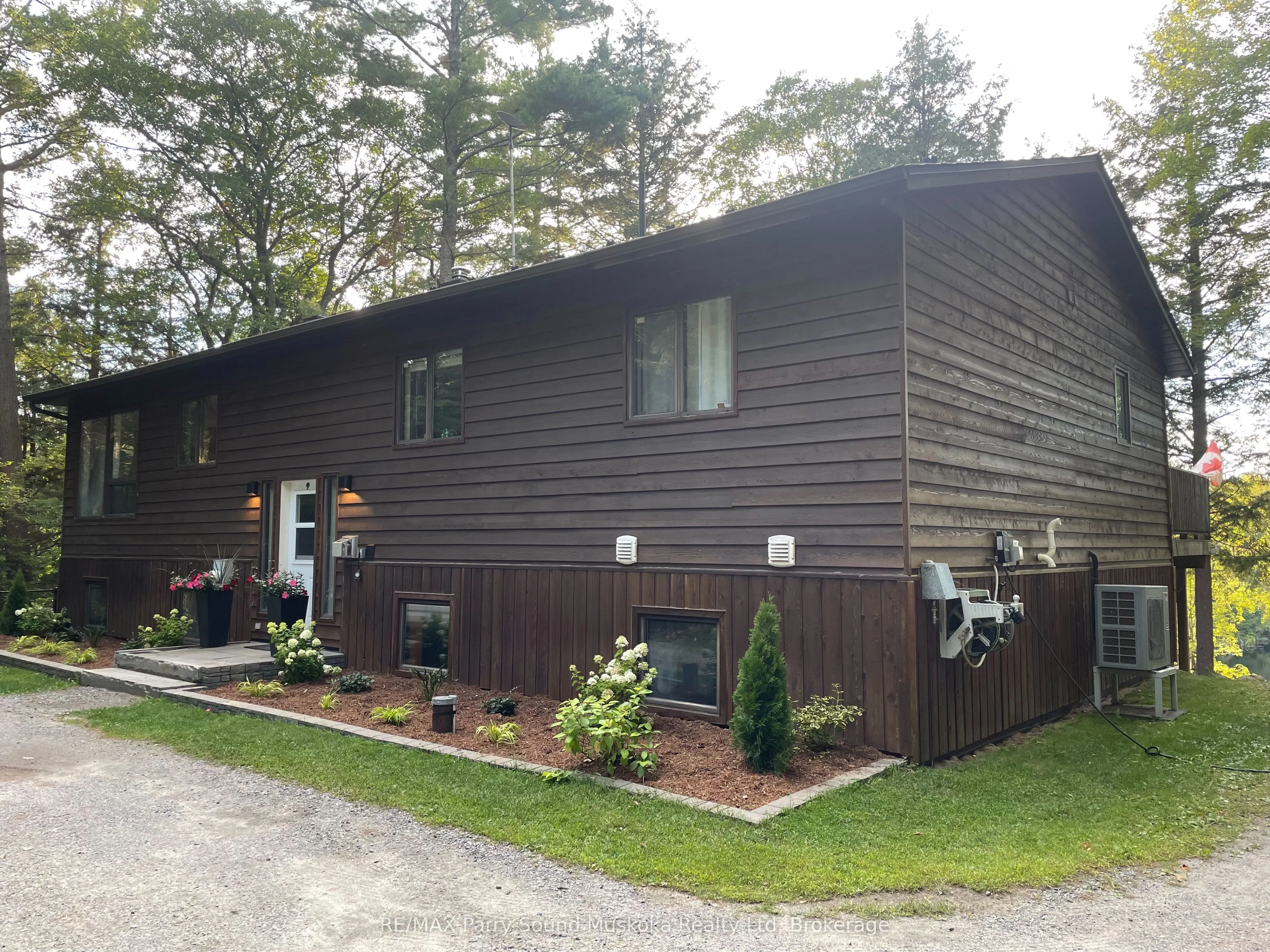34 SILVER POINT Drive