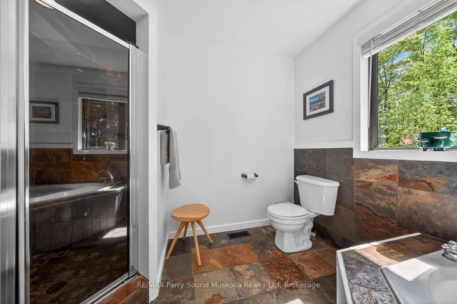 34 SILVER POINT Drive