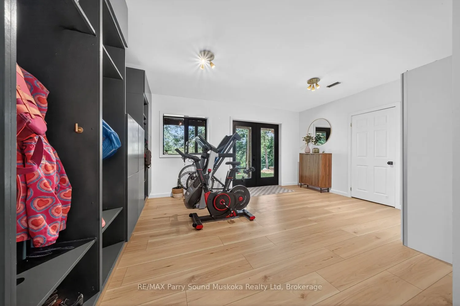 34 SILVER POINT Drive