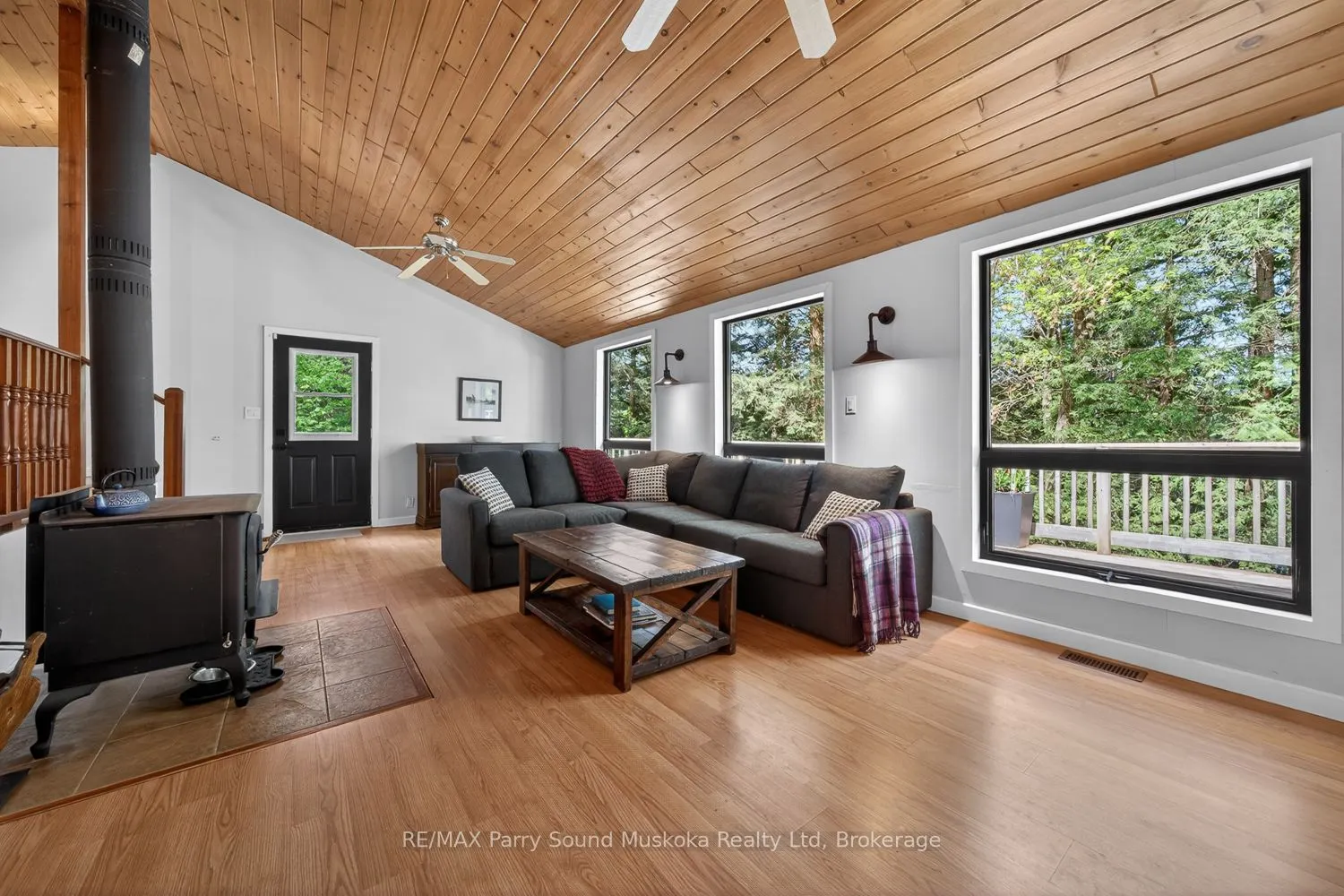 34 SILVER POINT Drive