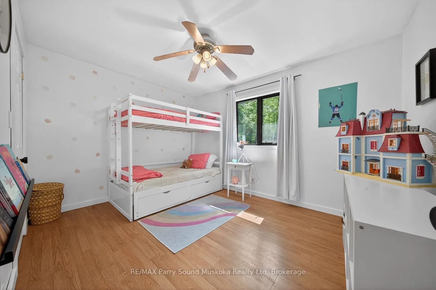 34 SILVER POINT Drive
