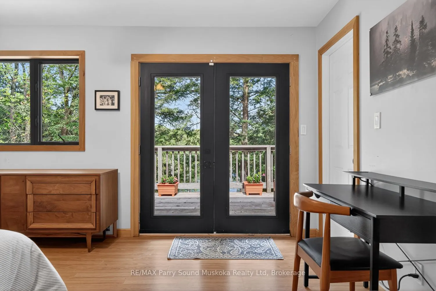 34 SILVER POINT Drive