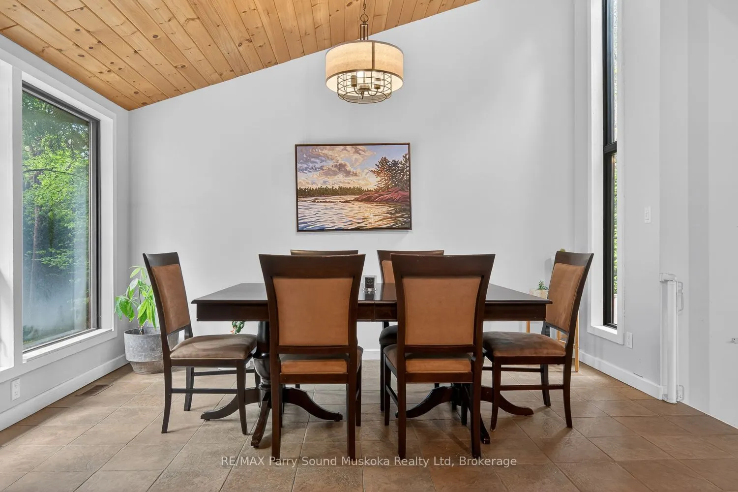 34 SILVER POINT Drive