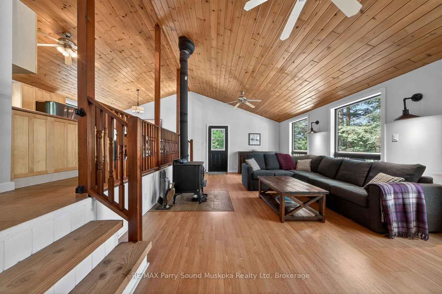 34 SILVER POINT Drive