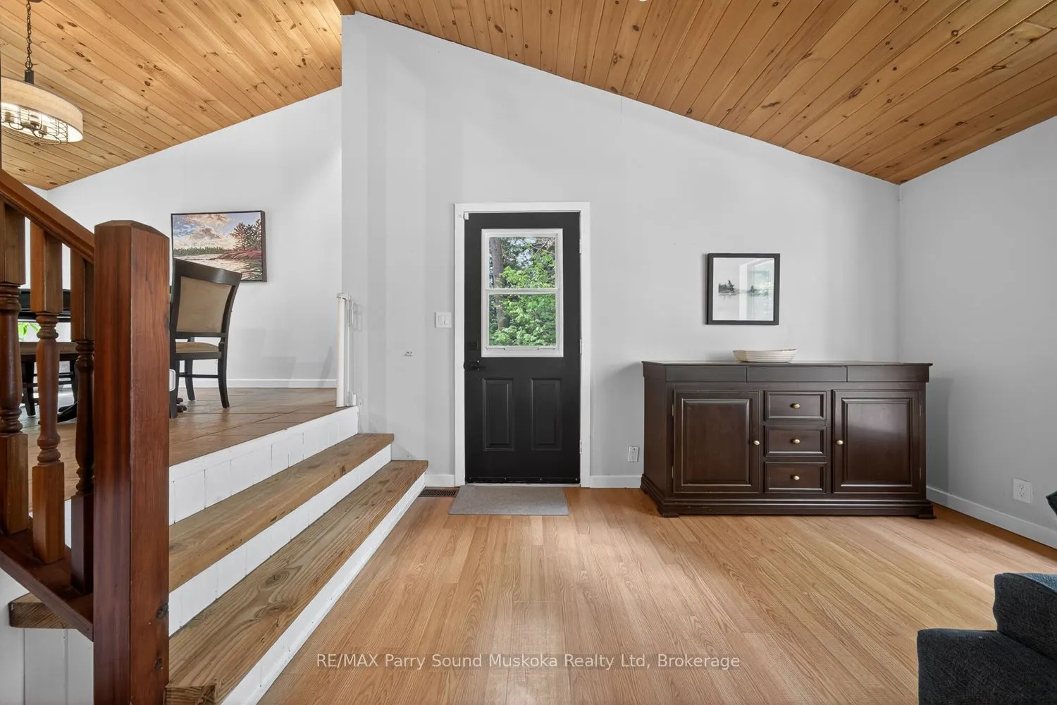 34 SILVER POINT Drive