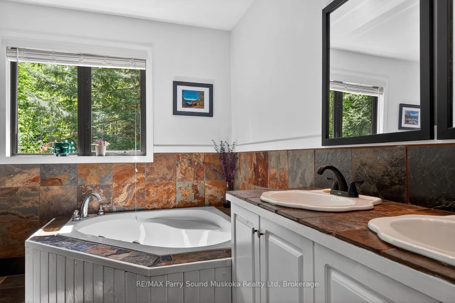 34 SILVER POINT Drive