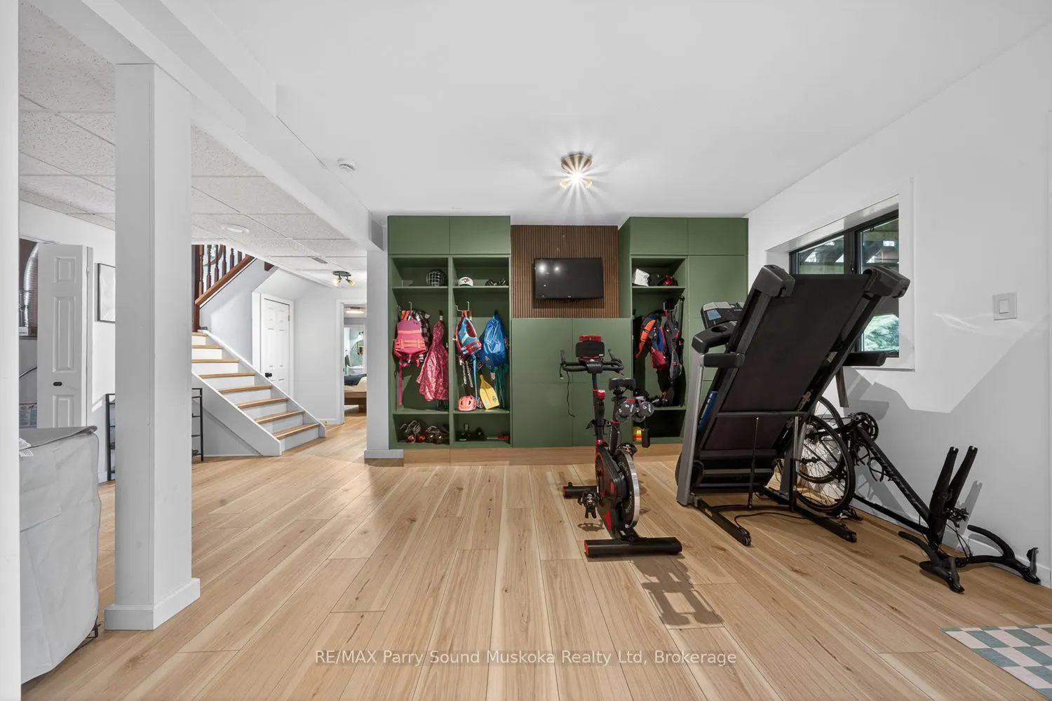 34 SILVER POINT Drive