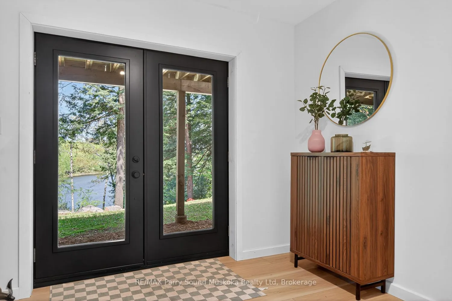 34 SILVER POINT Drive