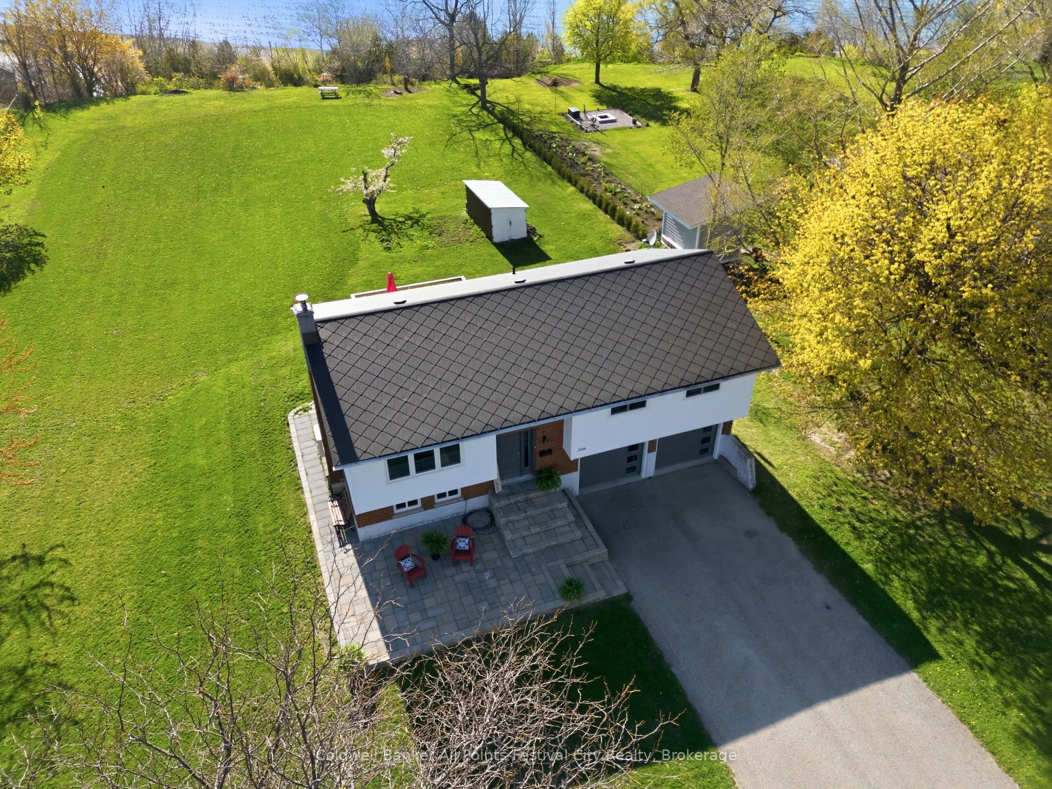 306 Lakeside Drive