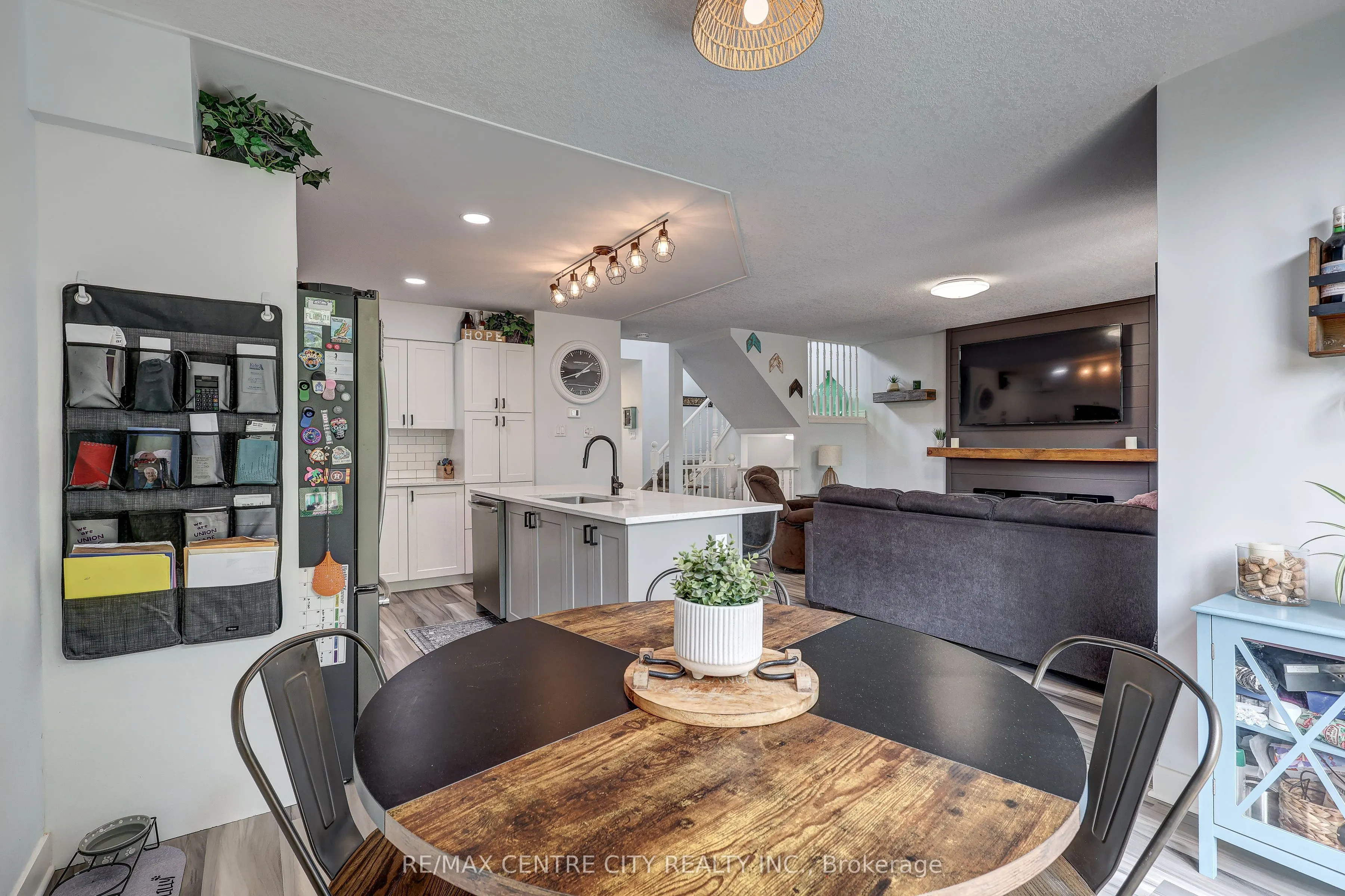 15 Schreyer Drive
