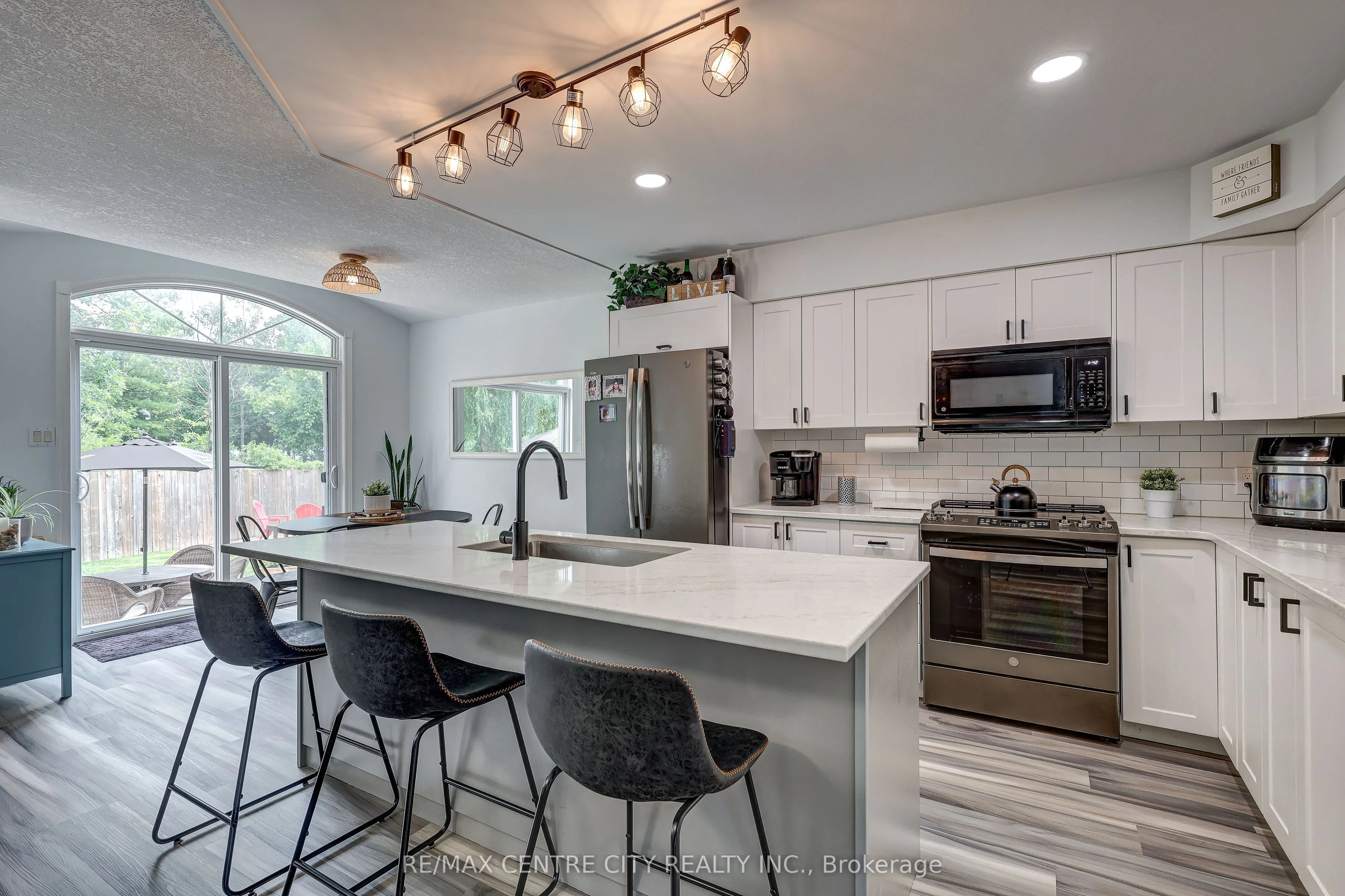 15 Schreyer Drive