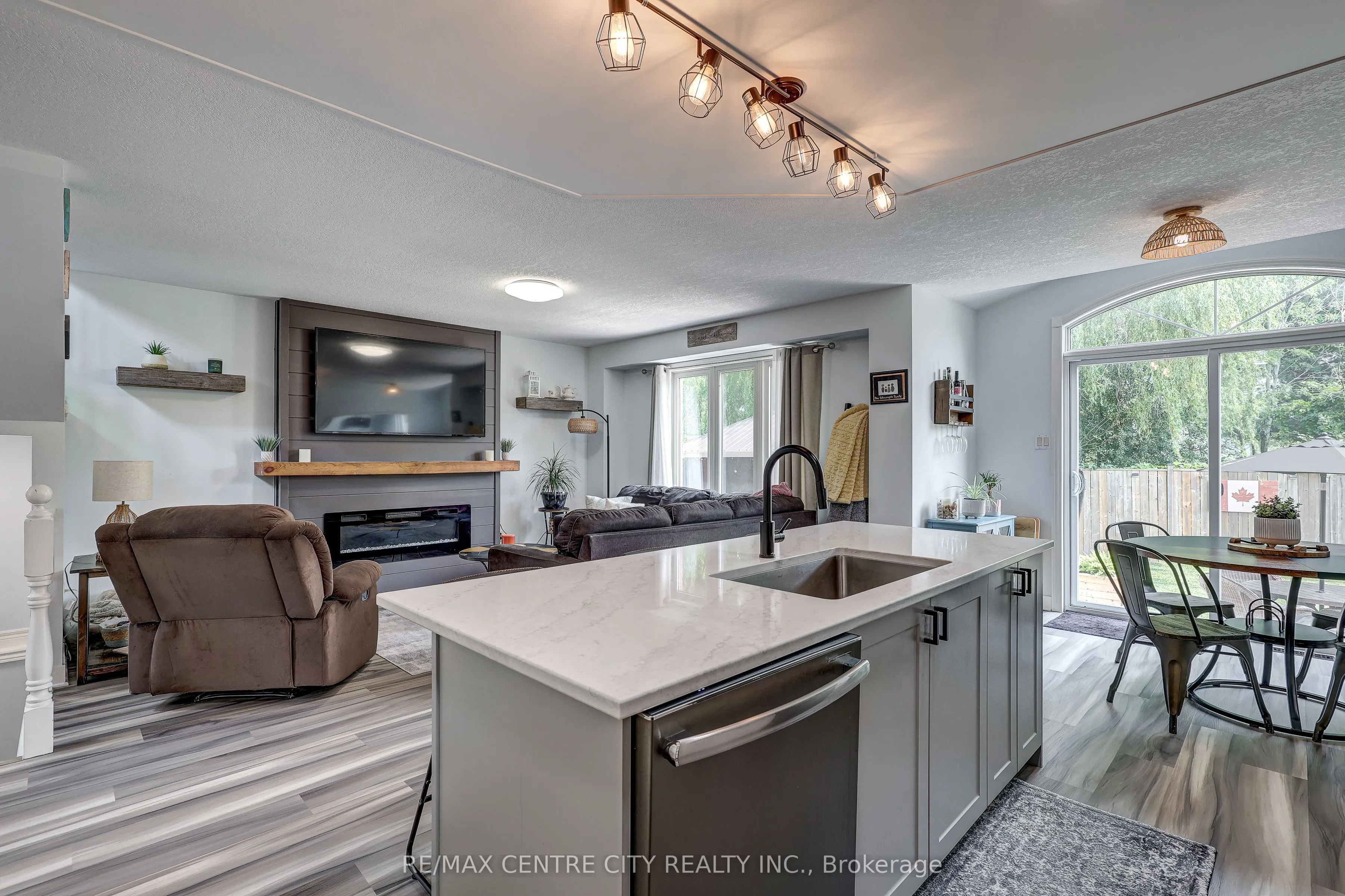 15 Schreyer Drive