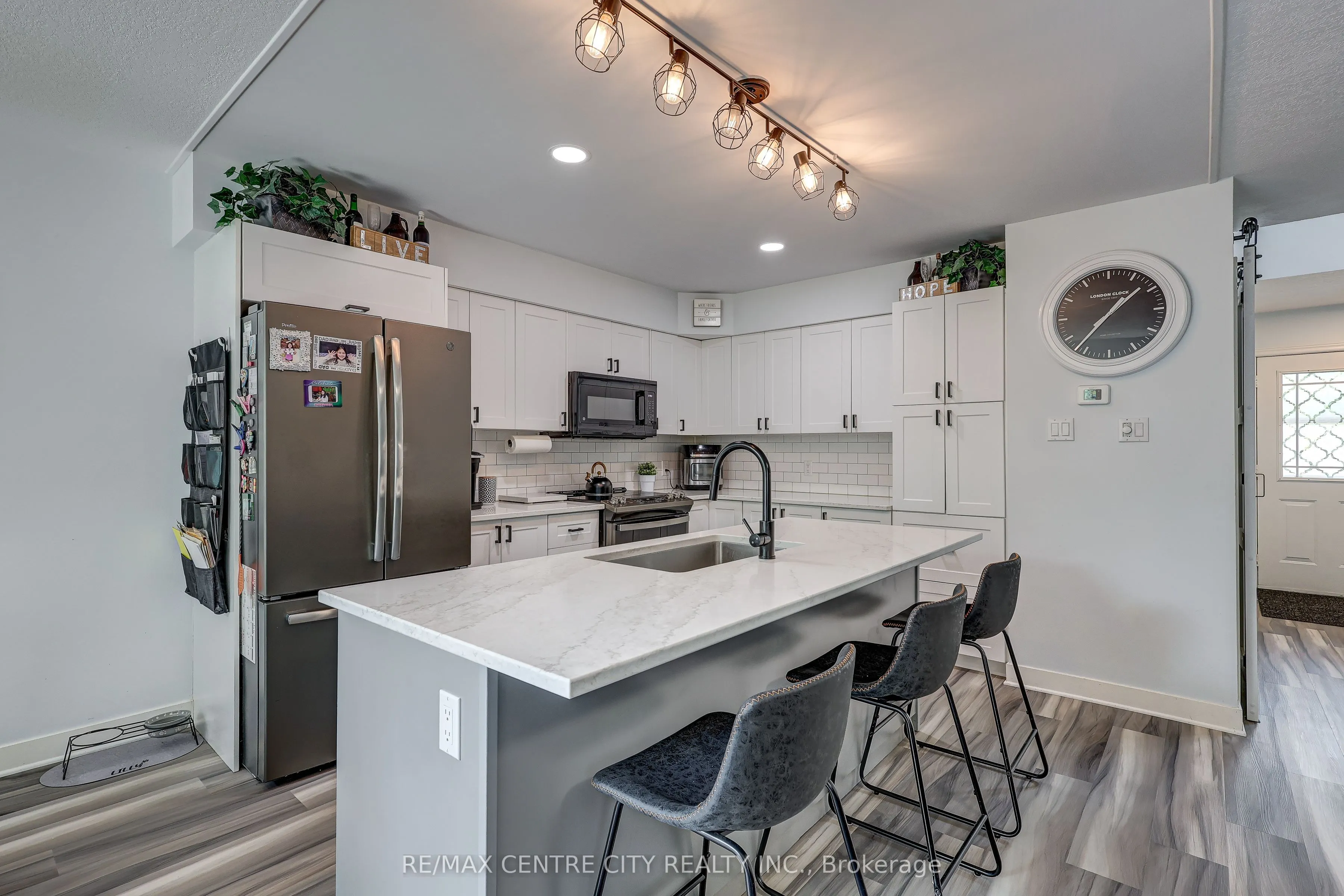 15 Schreyer Drive