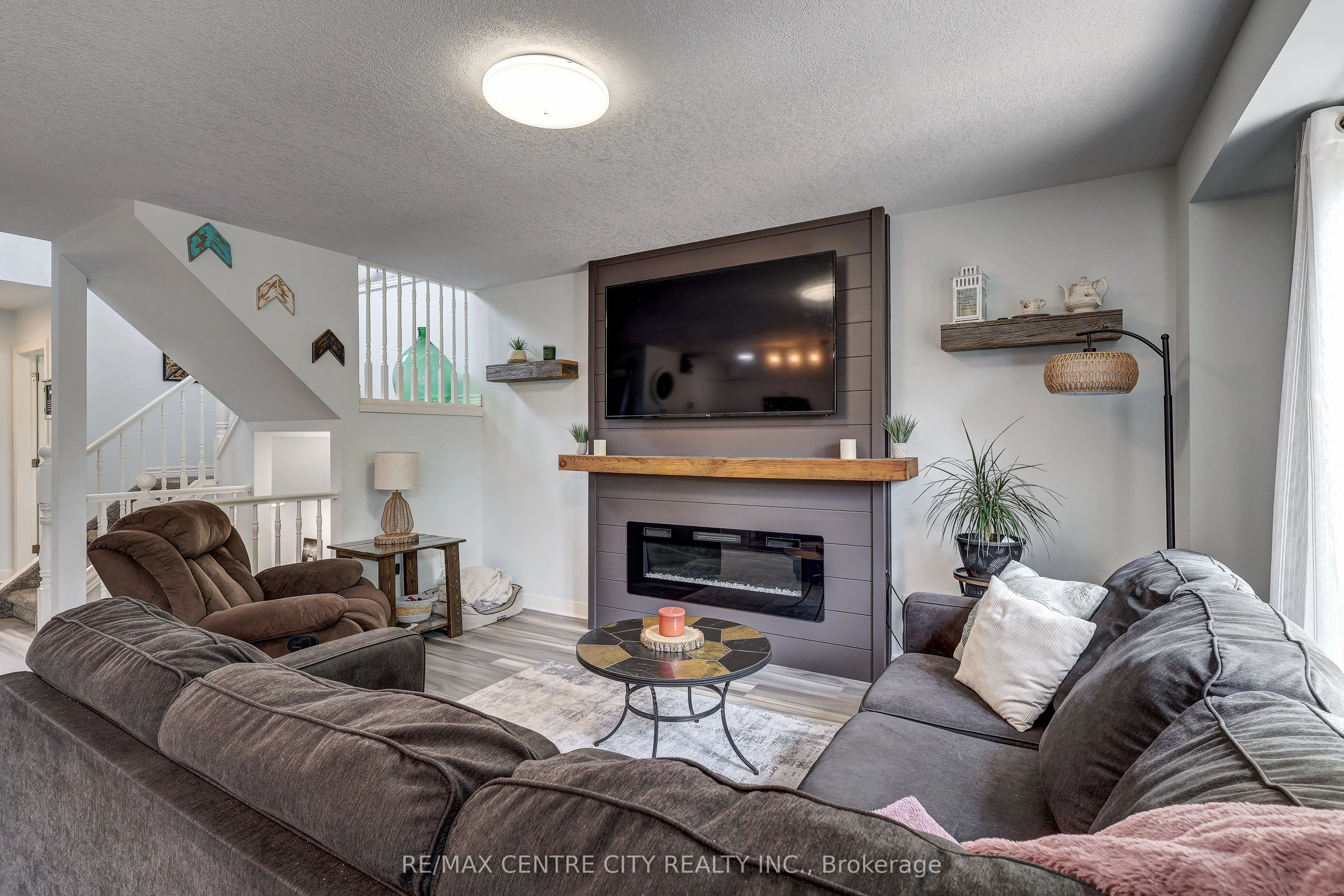 15 Schreyer Drive
