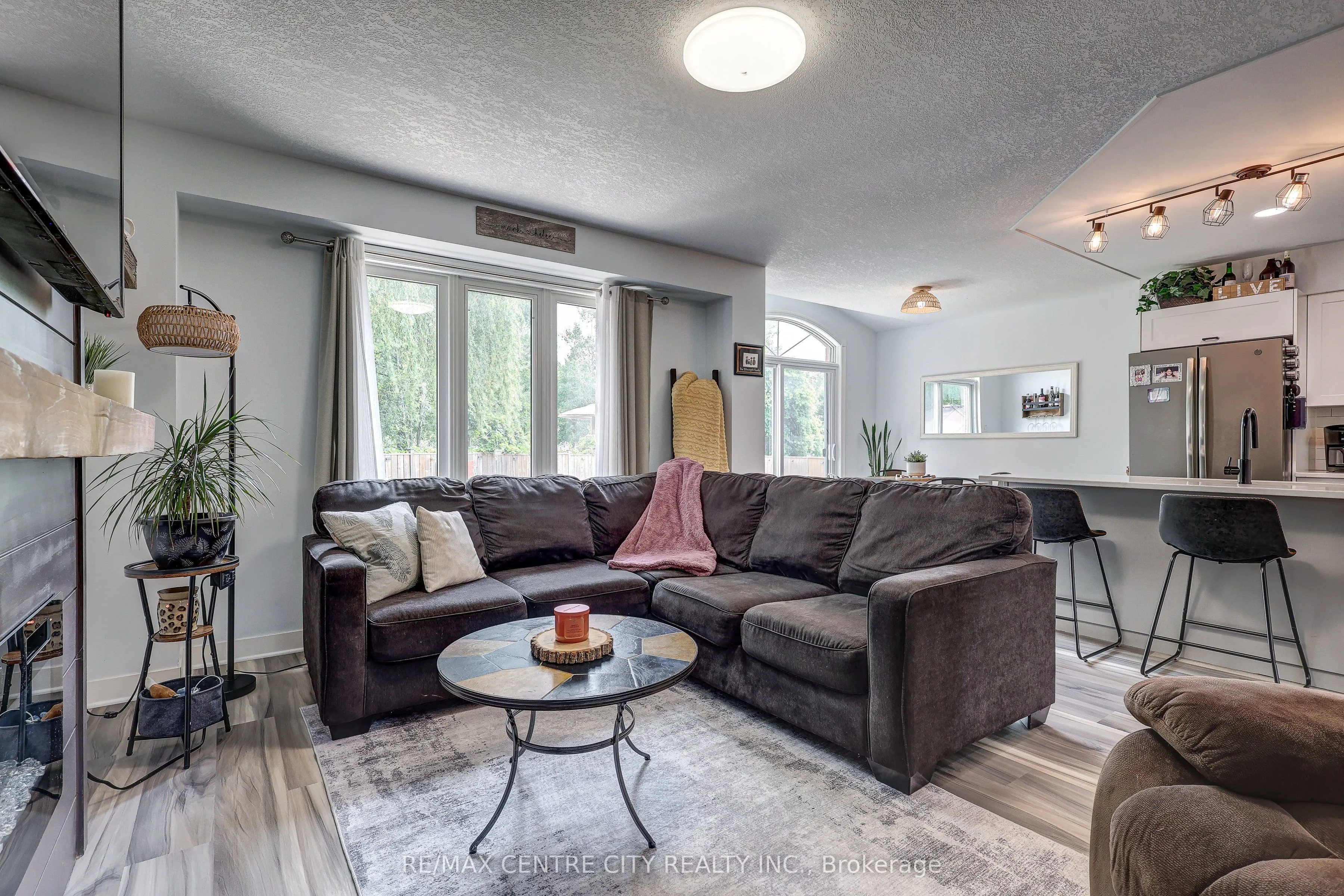 15 Schreyer Drive