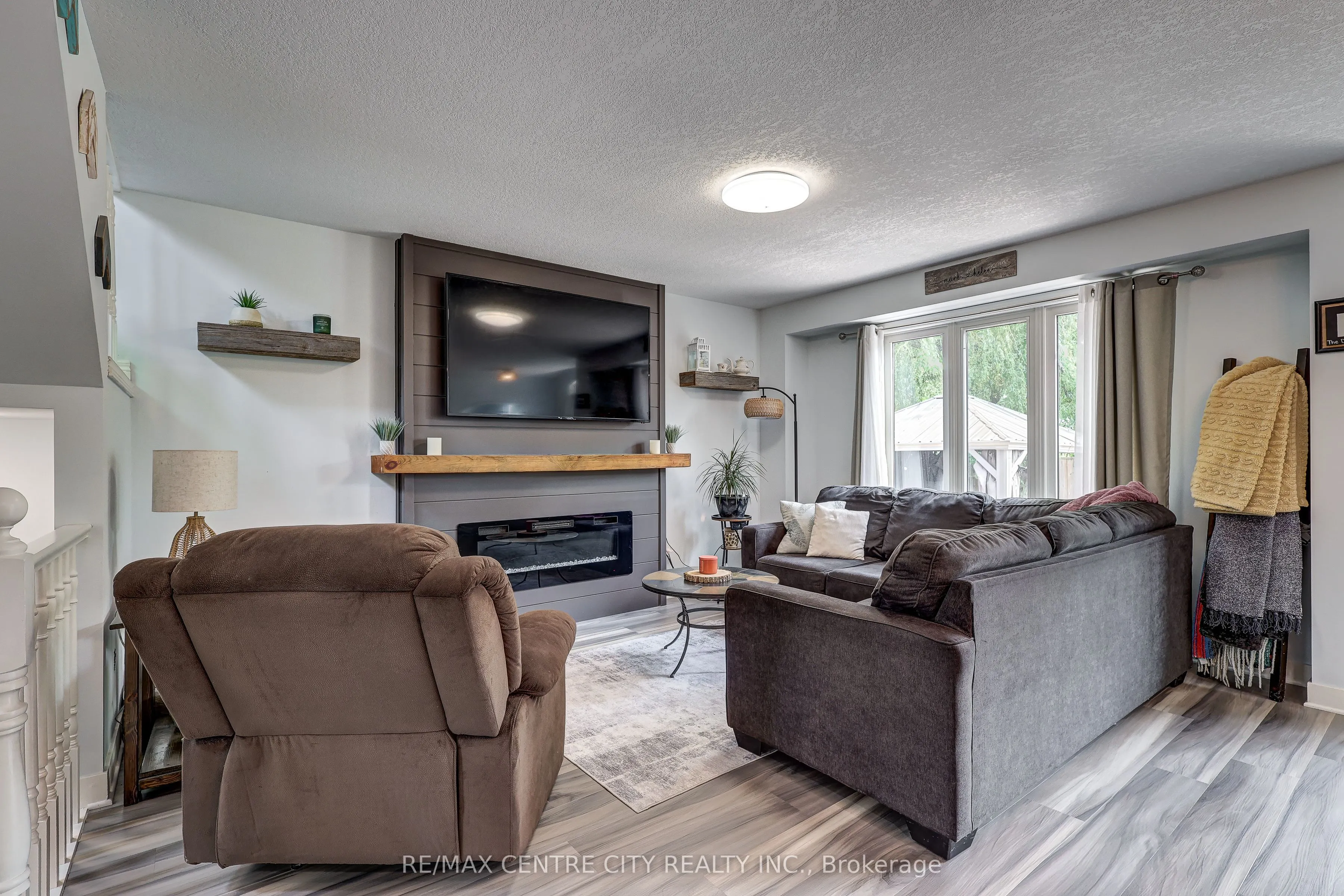 15 Schreyer Drive