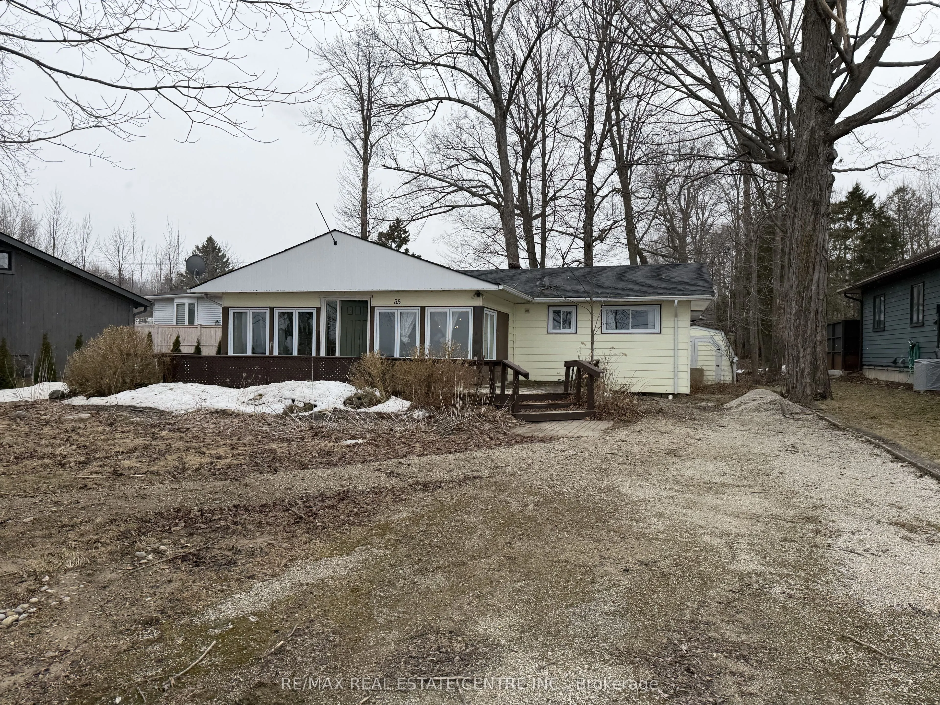 35 Lakeside Avenue