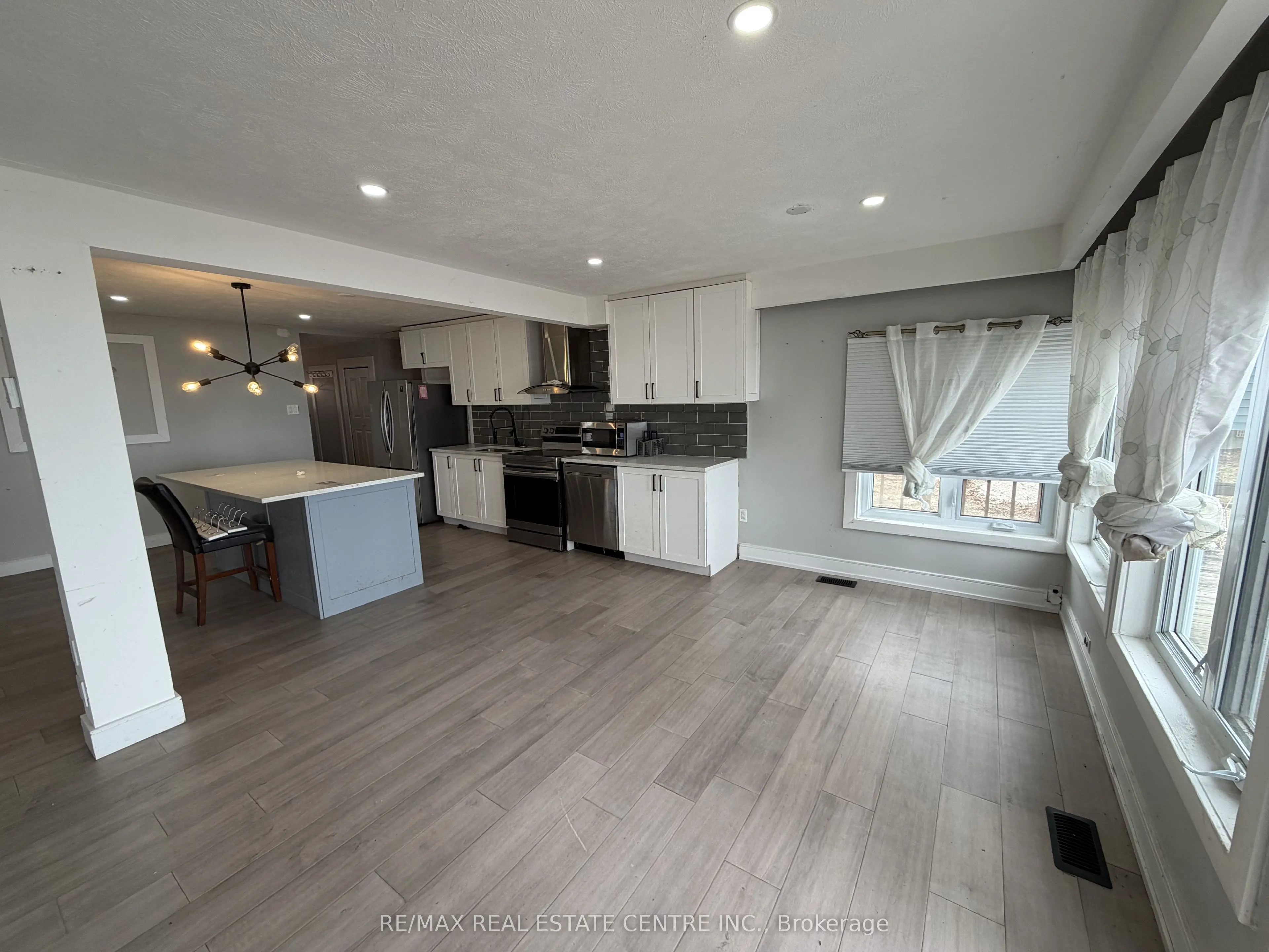 35 Lakeside Avenue