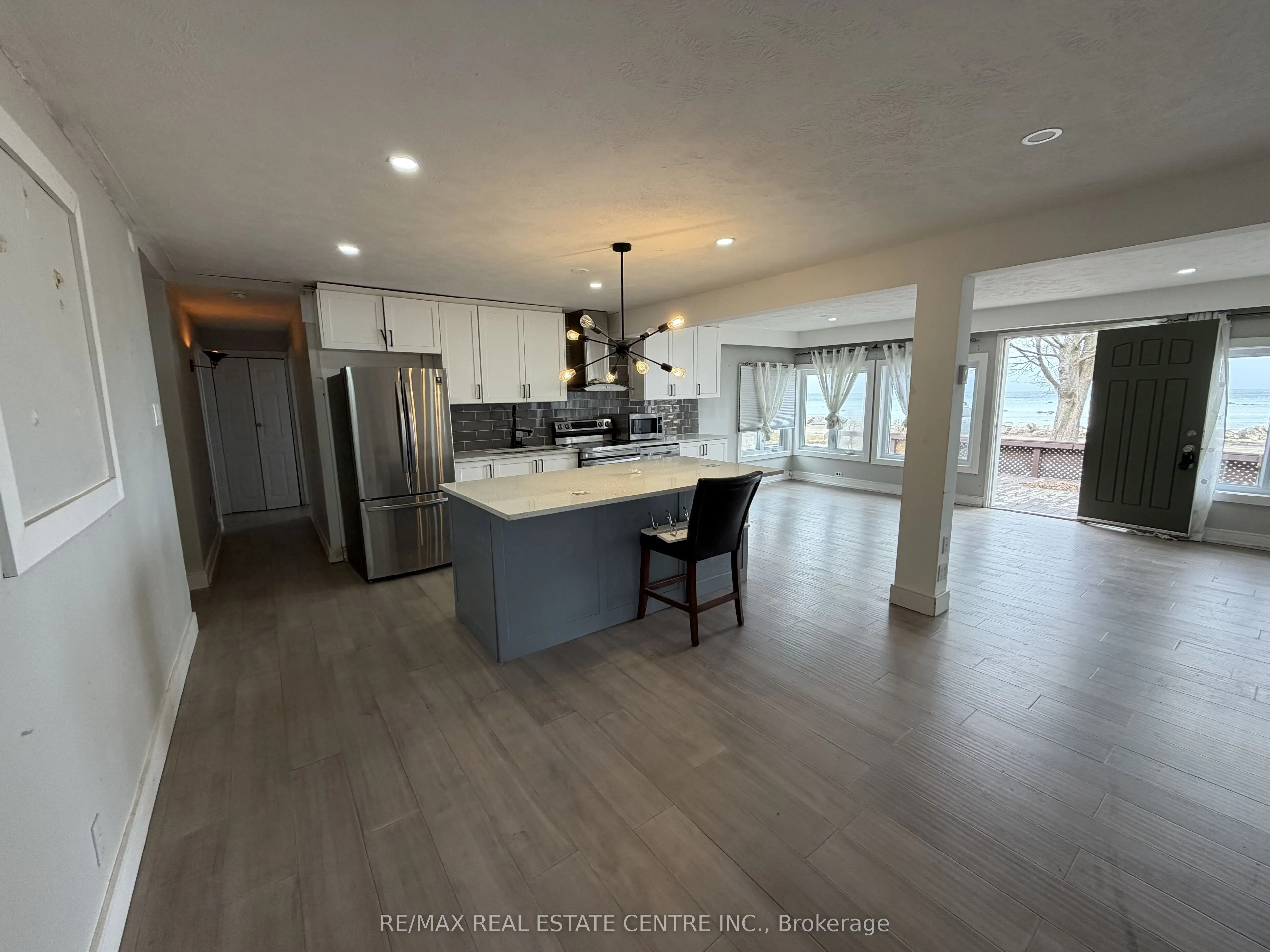 35 Lakeside Avenue