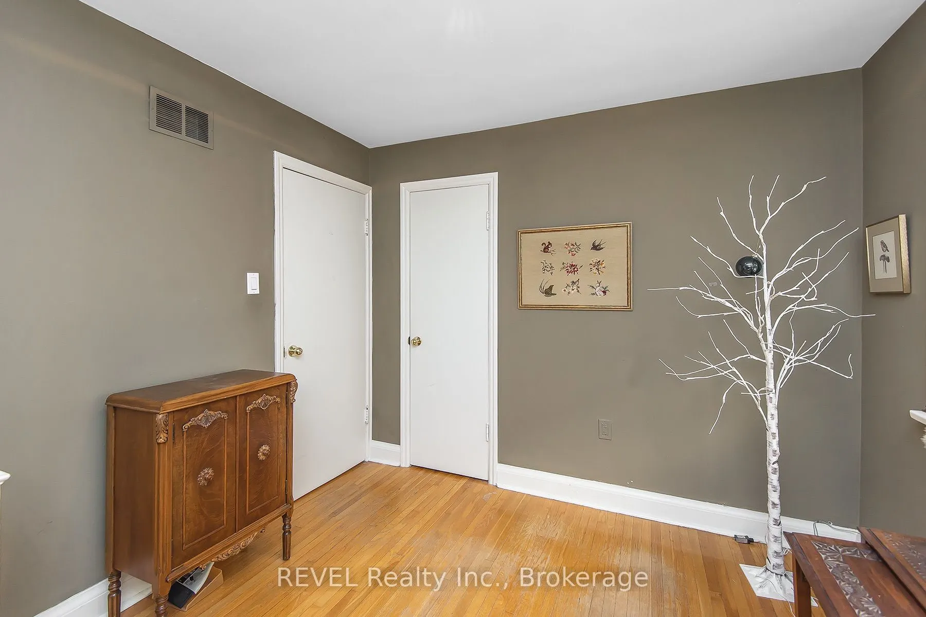 113 St. Paul Crescent