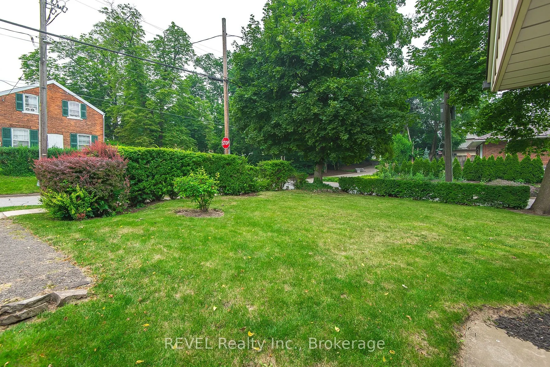 113 St. Paul Crescent