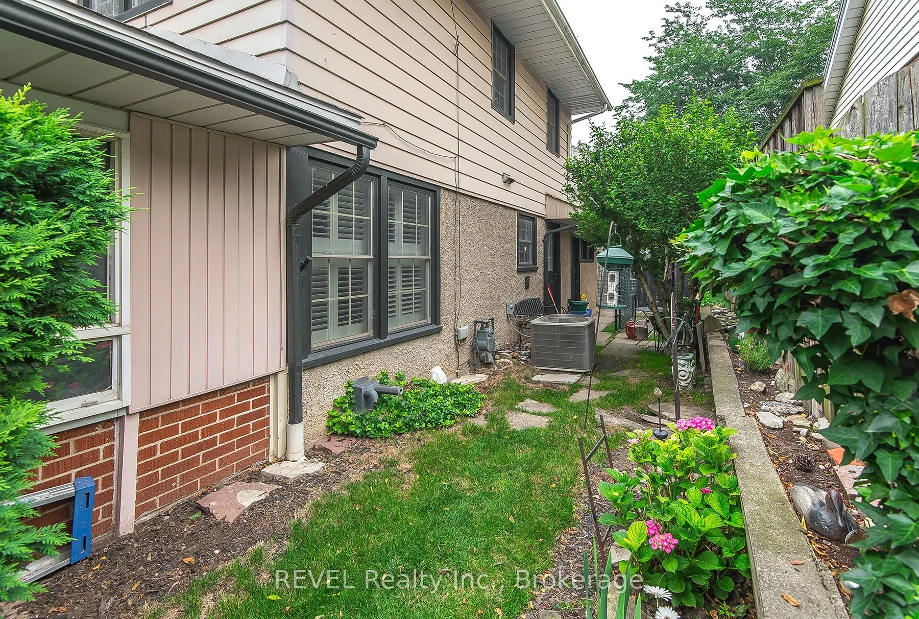 113 St. Paul Crescent