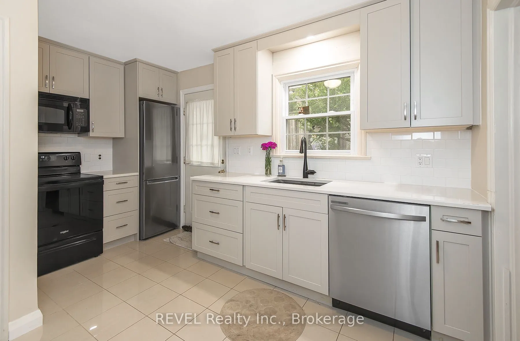 113 St. Paul Crescent