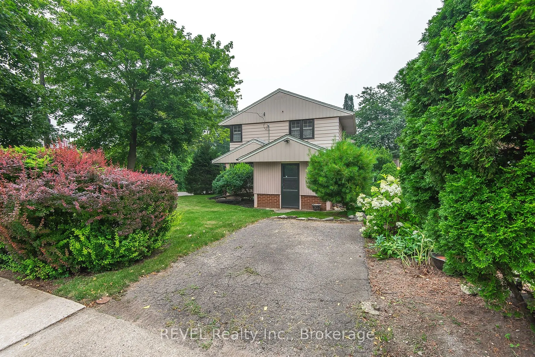 113 St. Paul Crescent