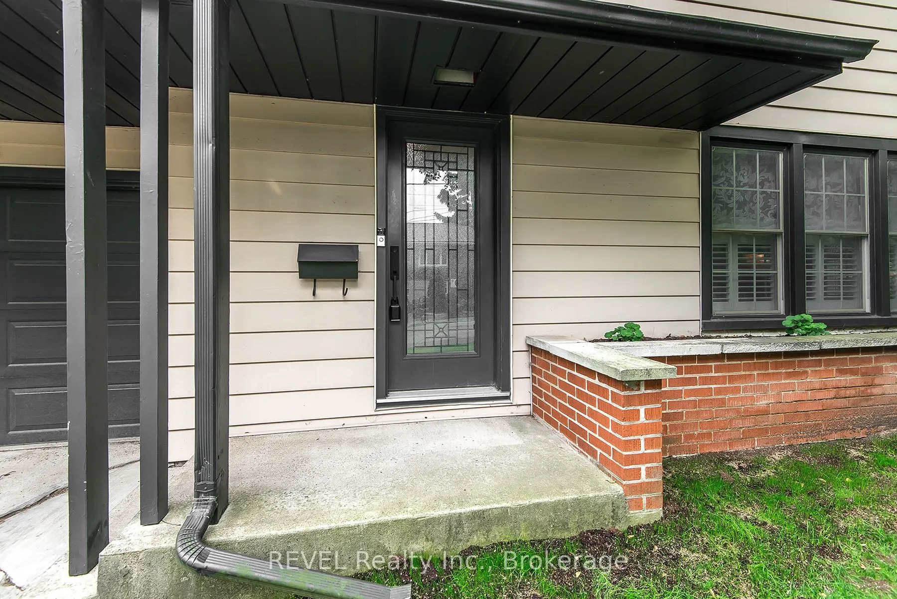 113 St. Paul Crescent