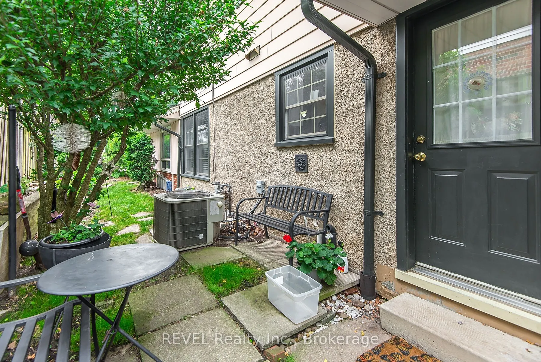 113 St. Paul Crescent