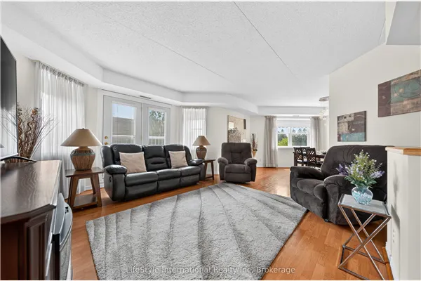 208 Silvercreek Parkway N