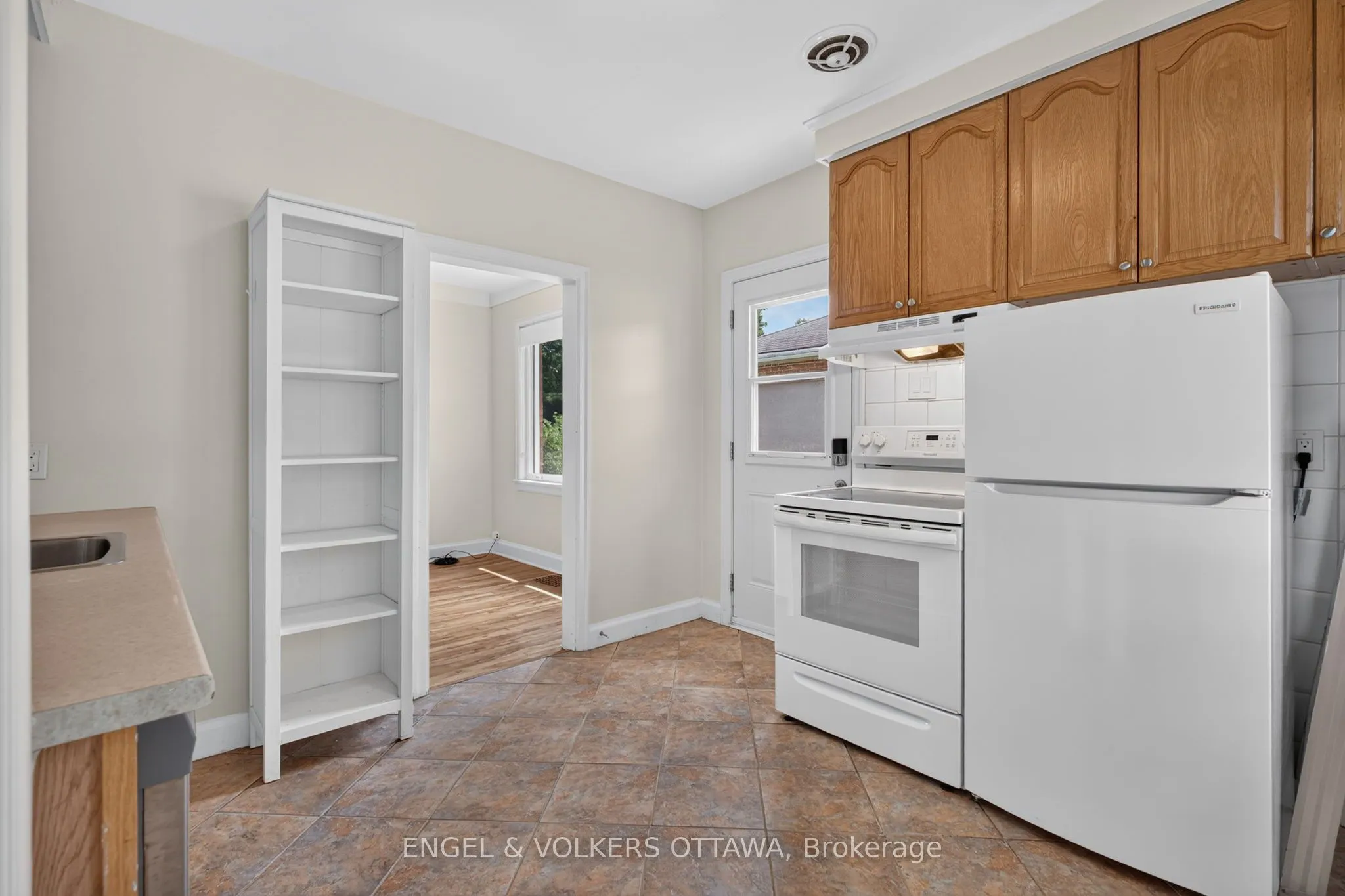2445 Alta Vista Drive