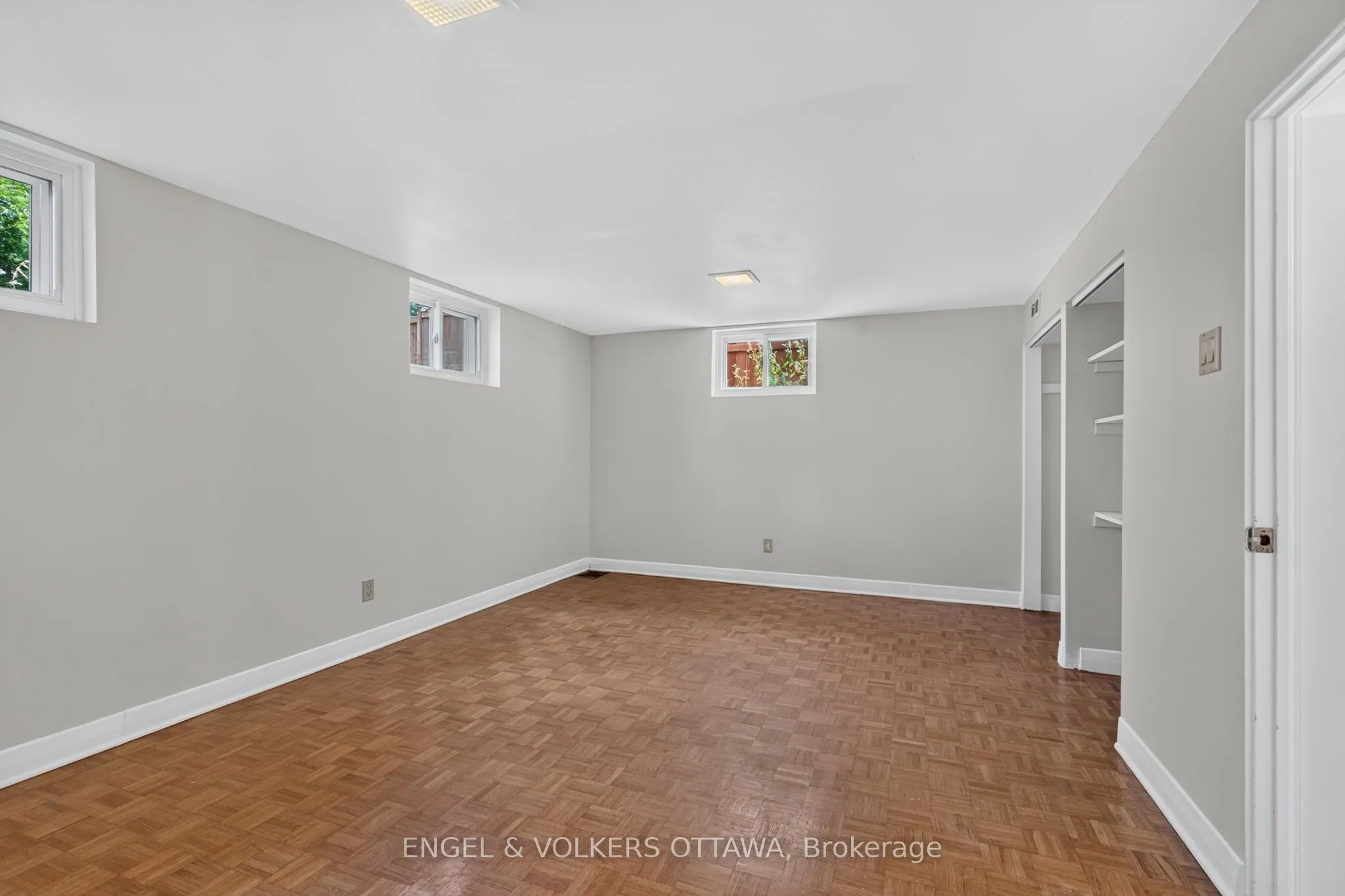 2439-2445 Alta Vista Drive