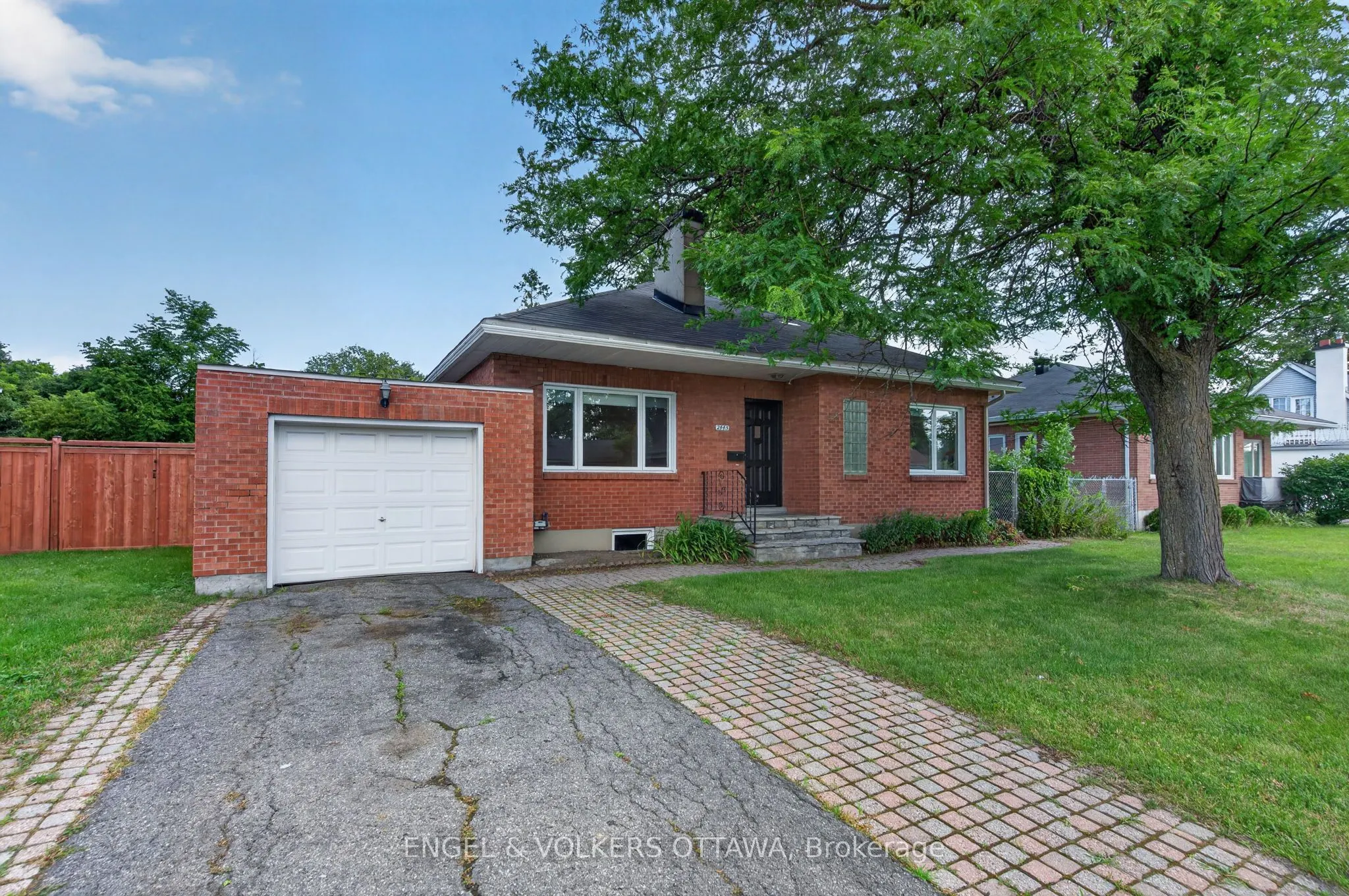 2439-2445 Alta Vista Drive