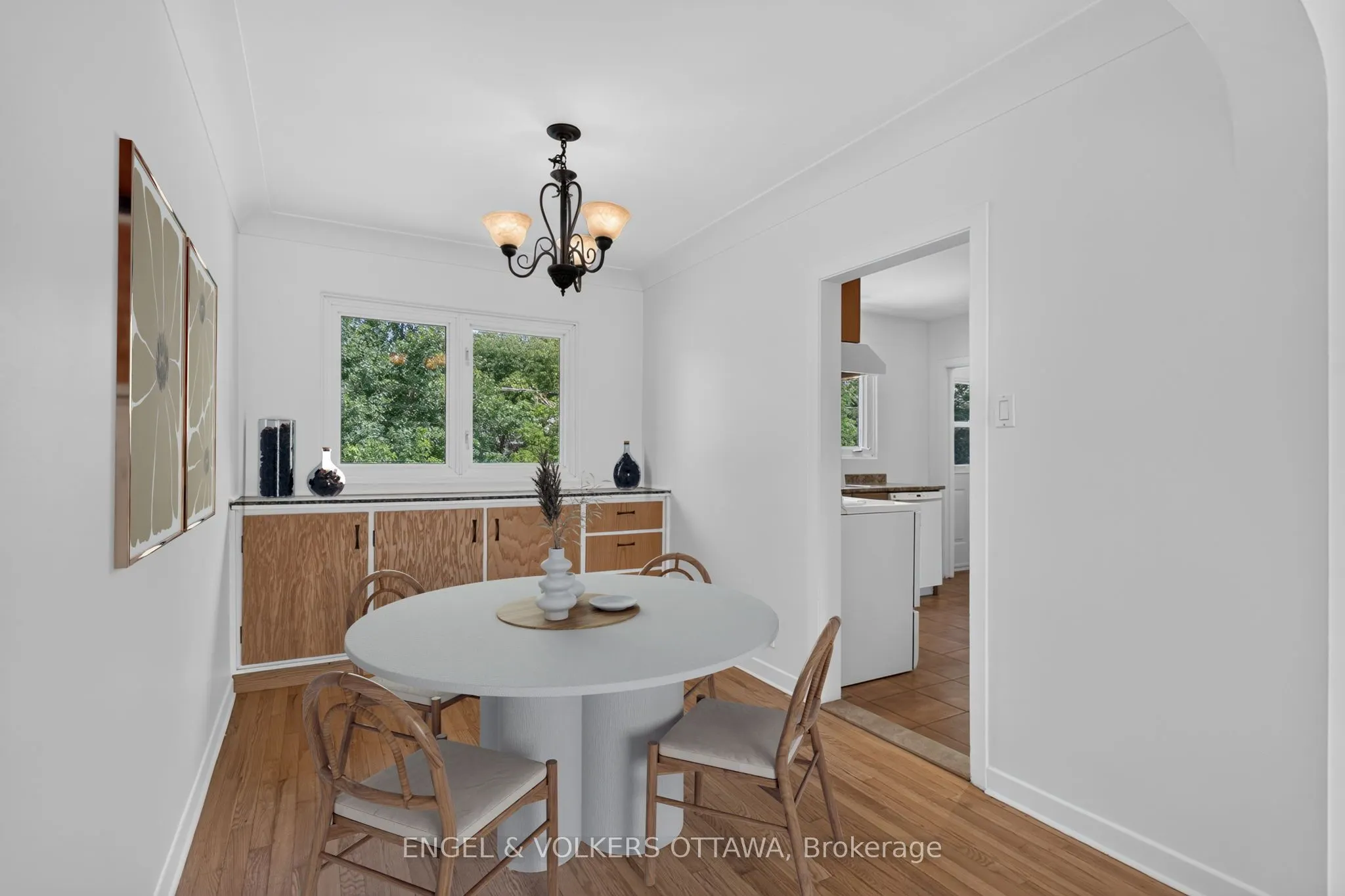 2439-2445 Alta Vista Drive