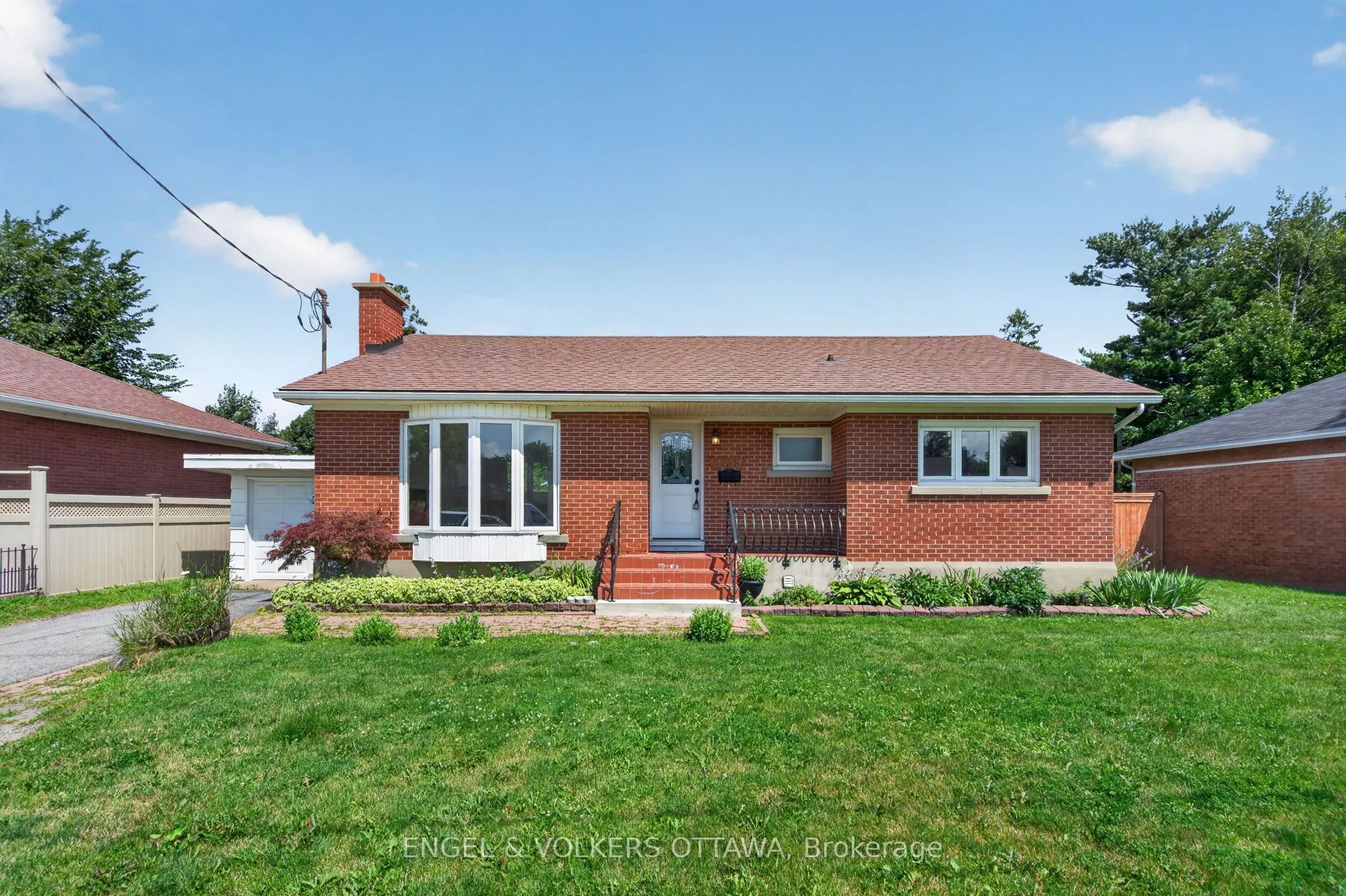 2439-2445 Alta Vista Drive