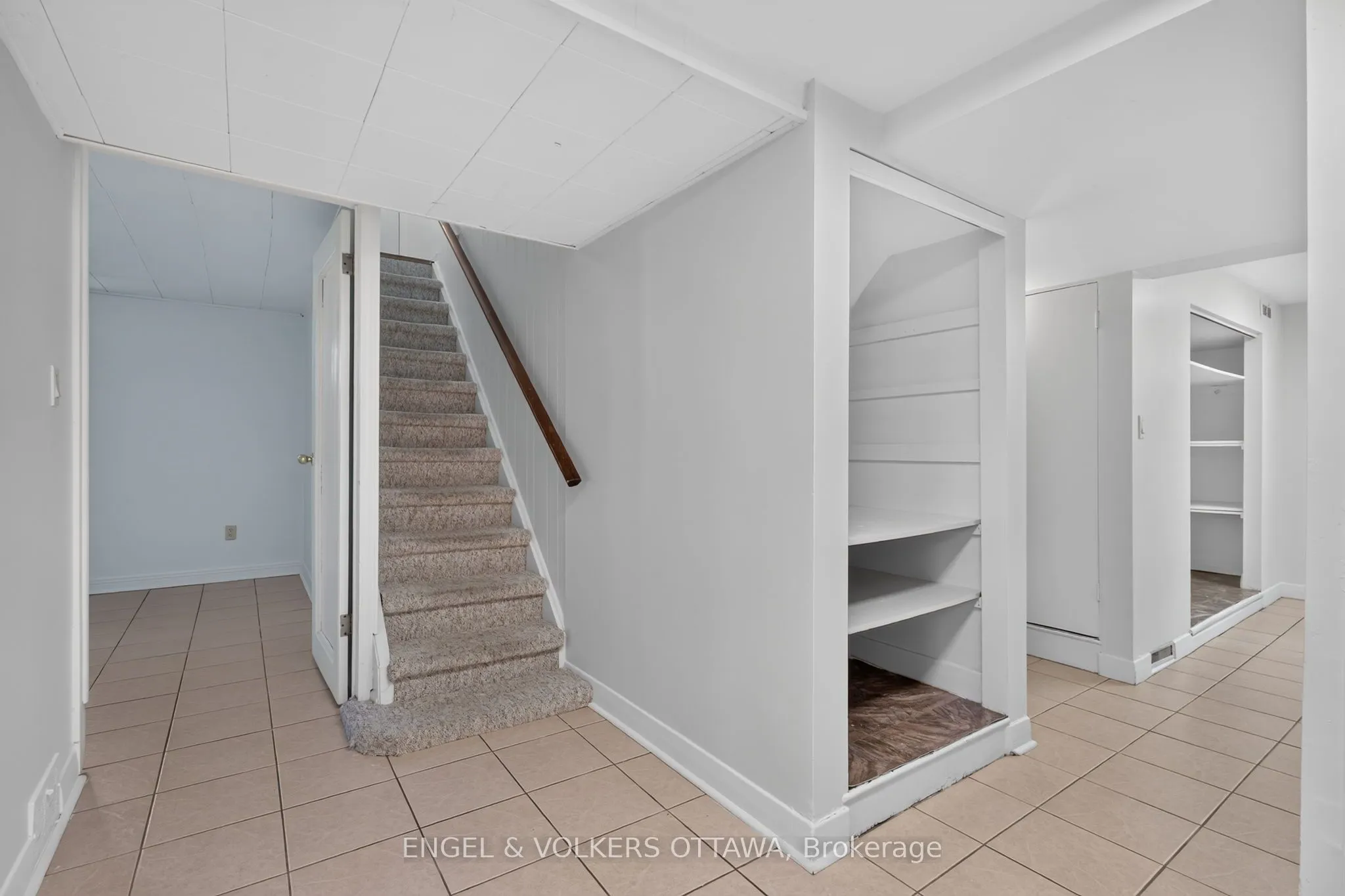 2439 Alta Vista Drive