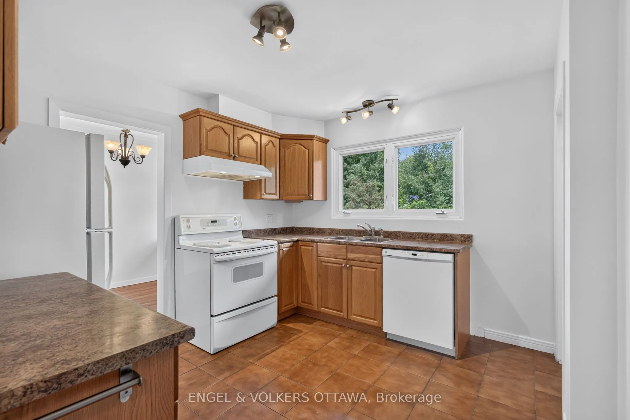 2439 Alta Vista Drive
