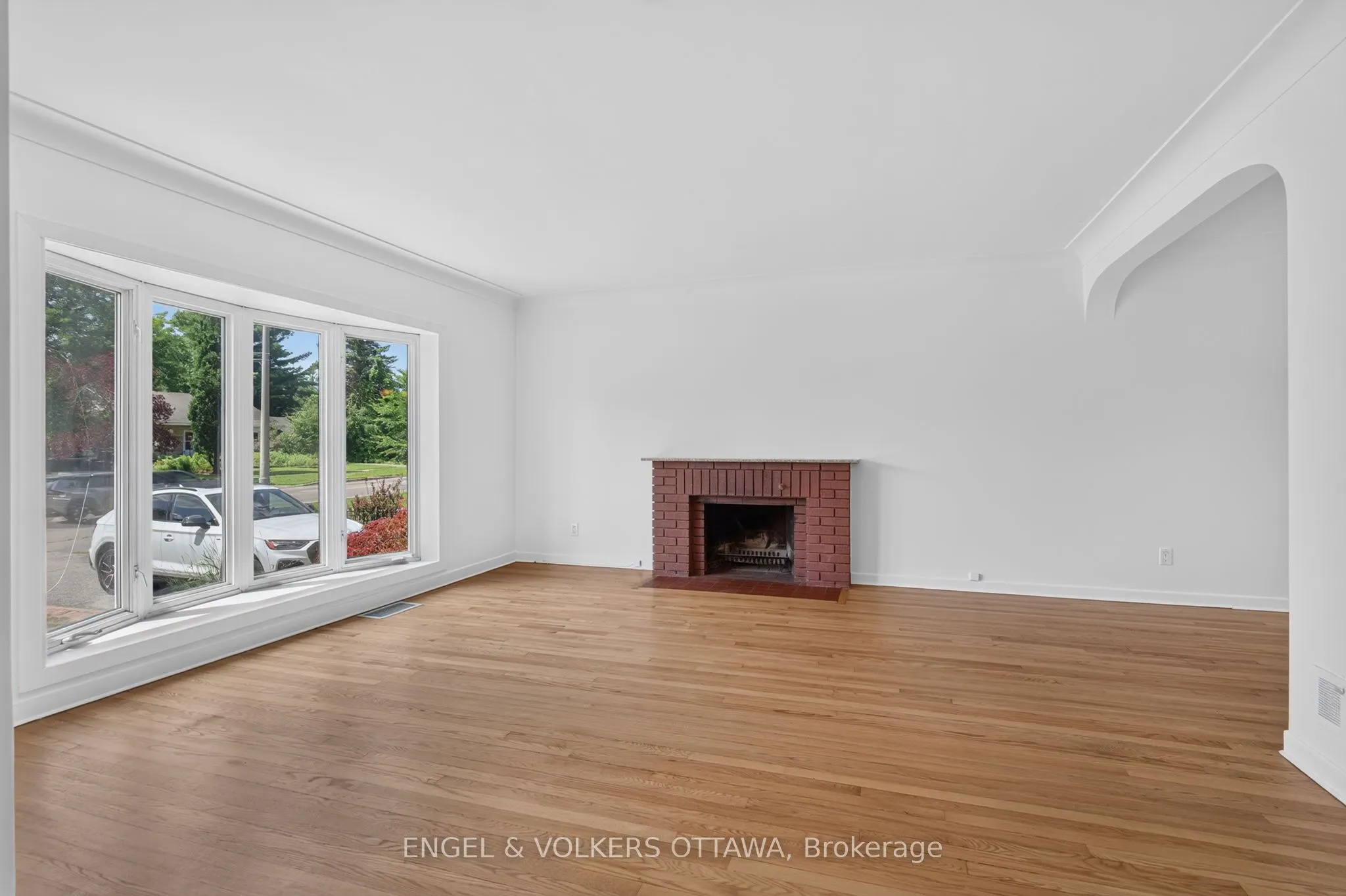 2439 Alta Vista Drive