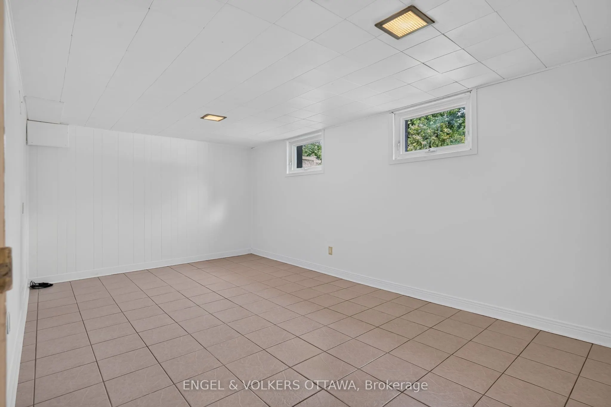 2439 Alta Vista Drive