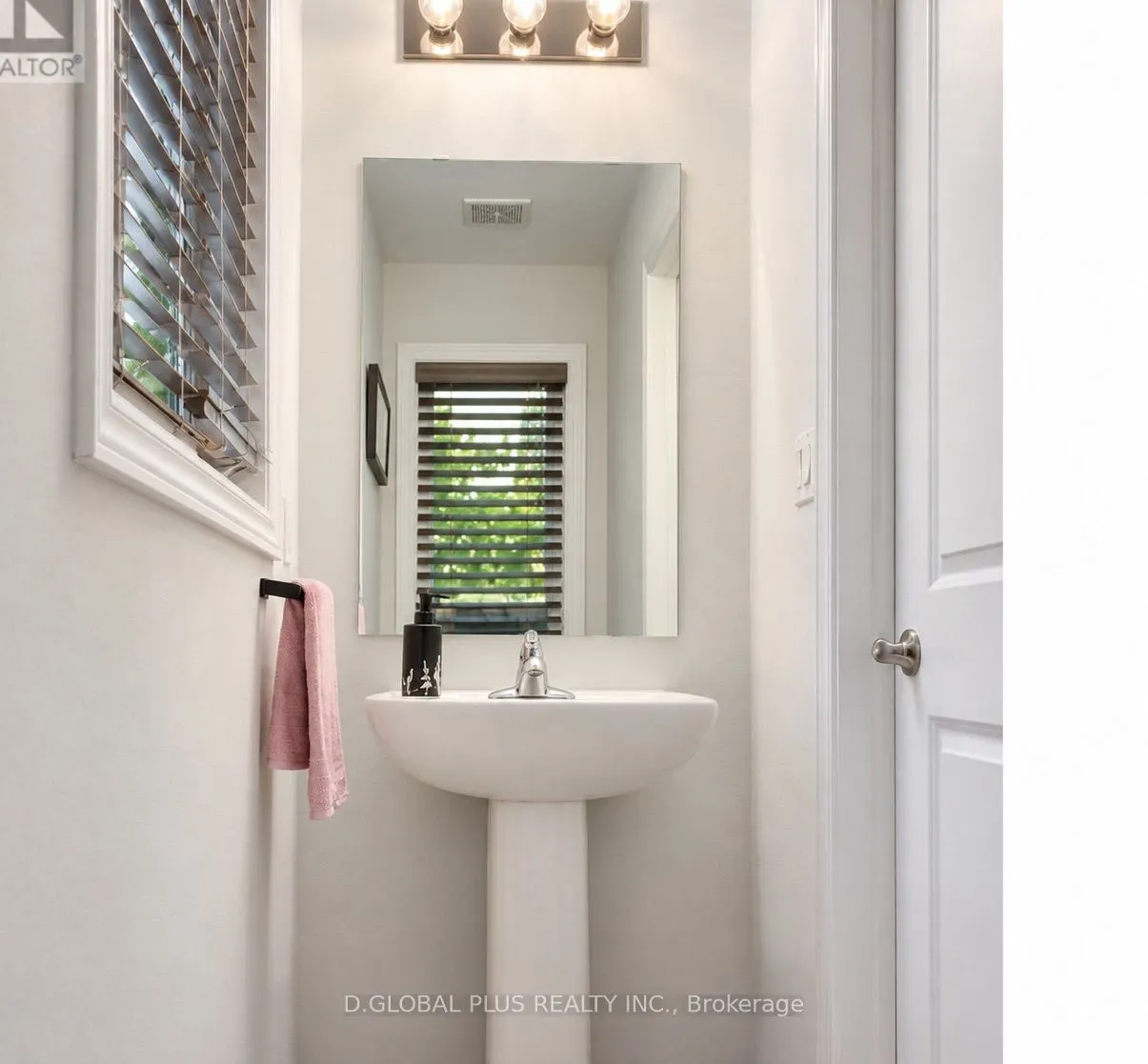30 Mockingbird Lane #24